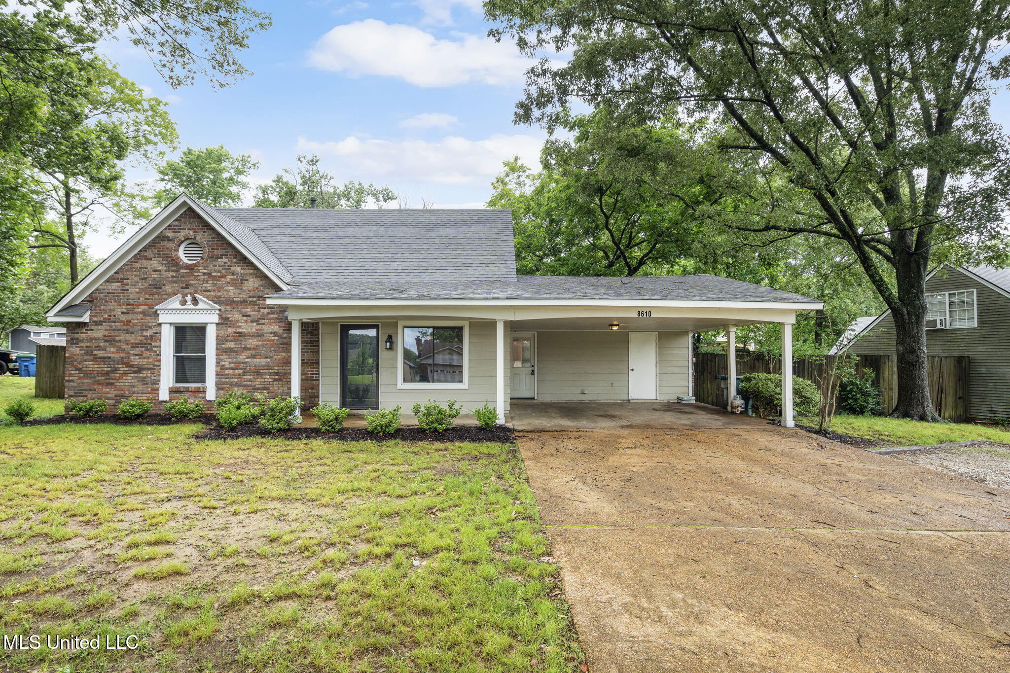 8610 N Lake Shore Drive Property Photo 1
