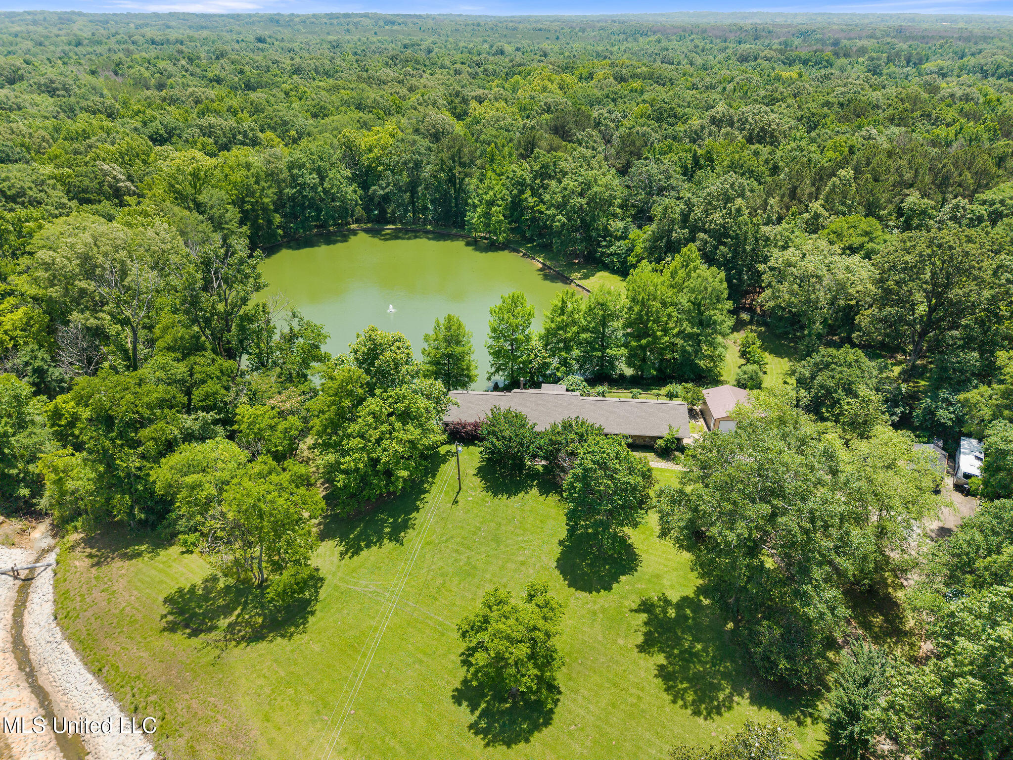 115 W Lake Drive Property Photo 1