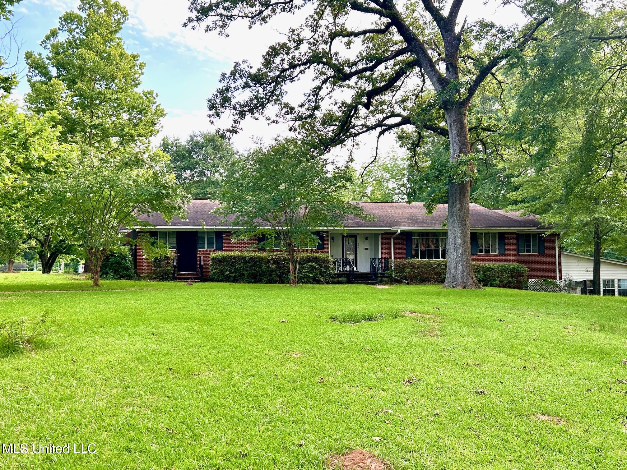 606 E Jackson Road Property Photo 2