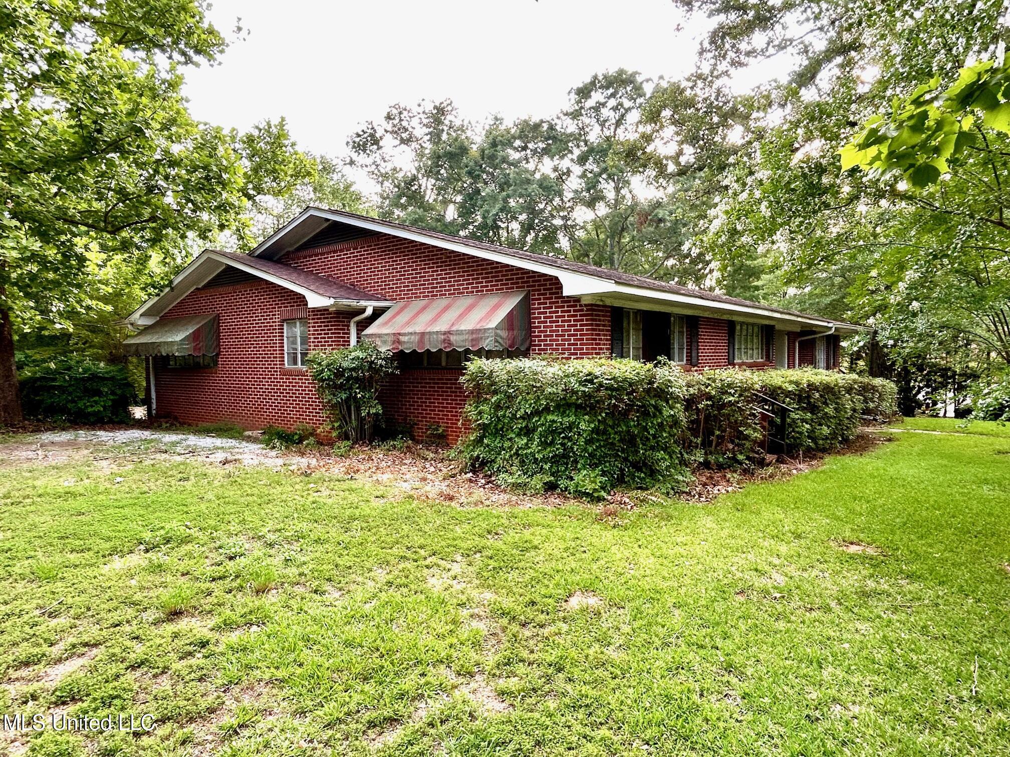 606 E Jackson Road Property Photo 3