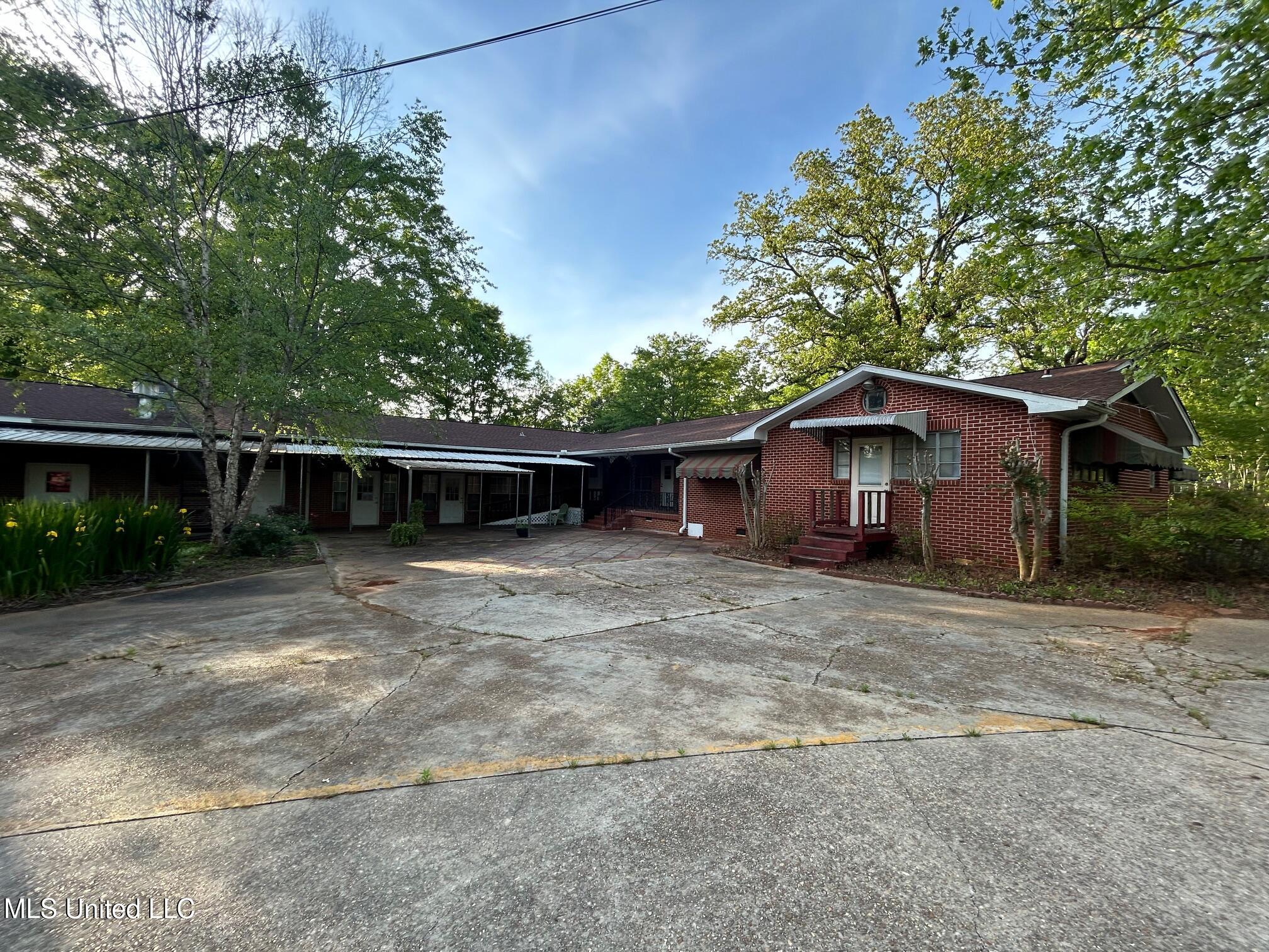 606 E Jackson Road Property Photo 9