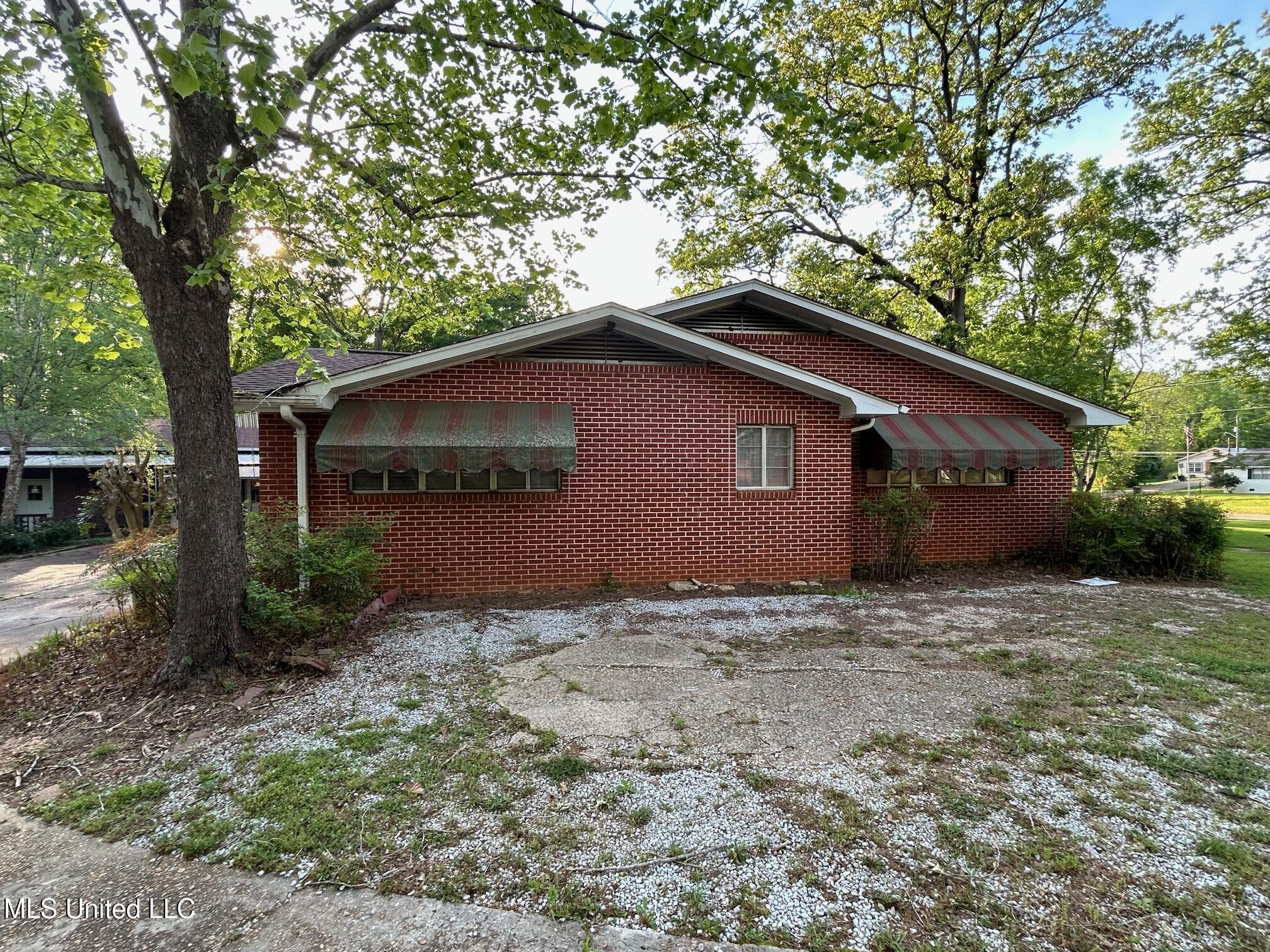 606 E Jackson Road Property Photo 11