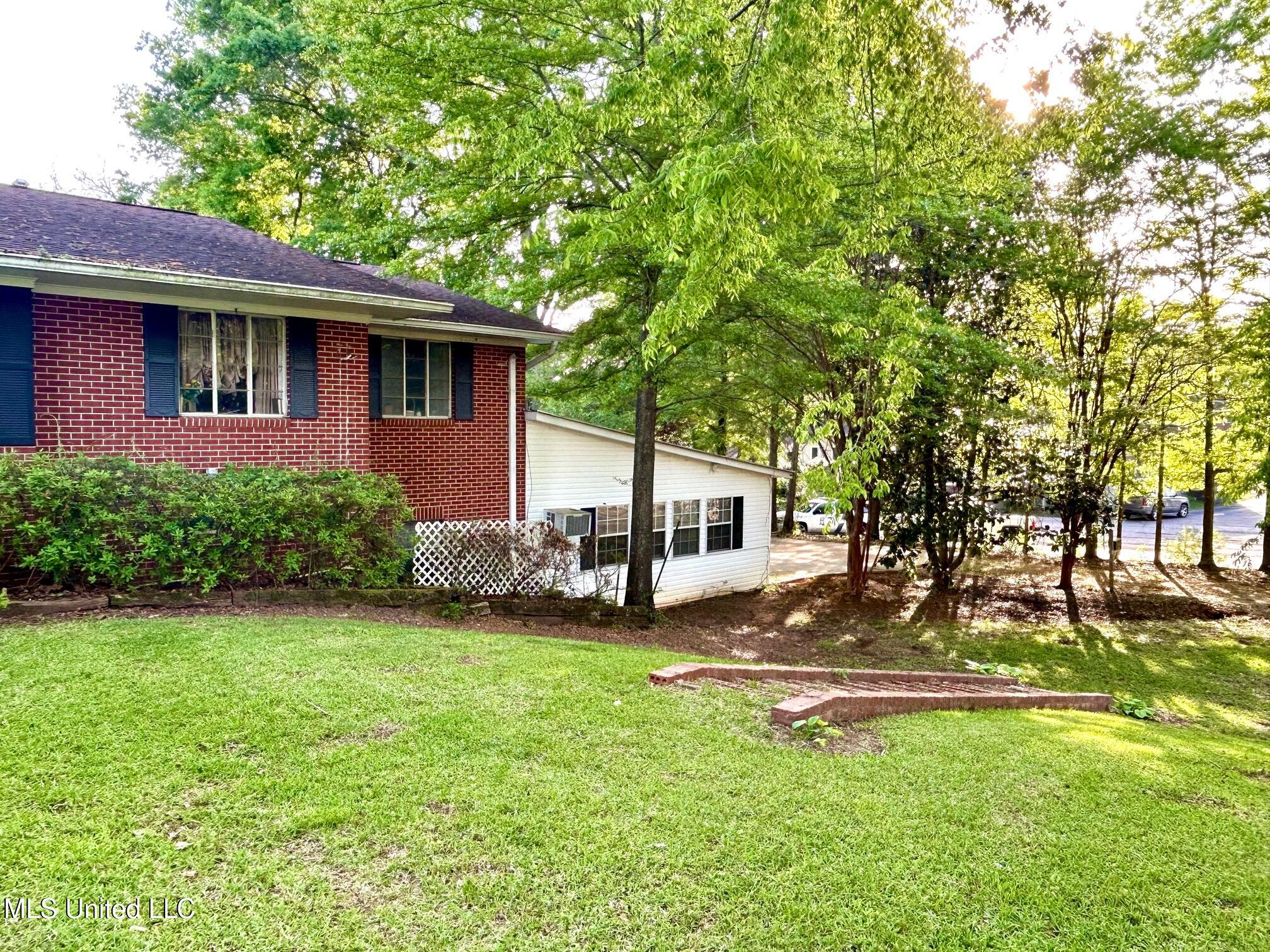 606 E Jackson Road Property Photo 14