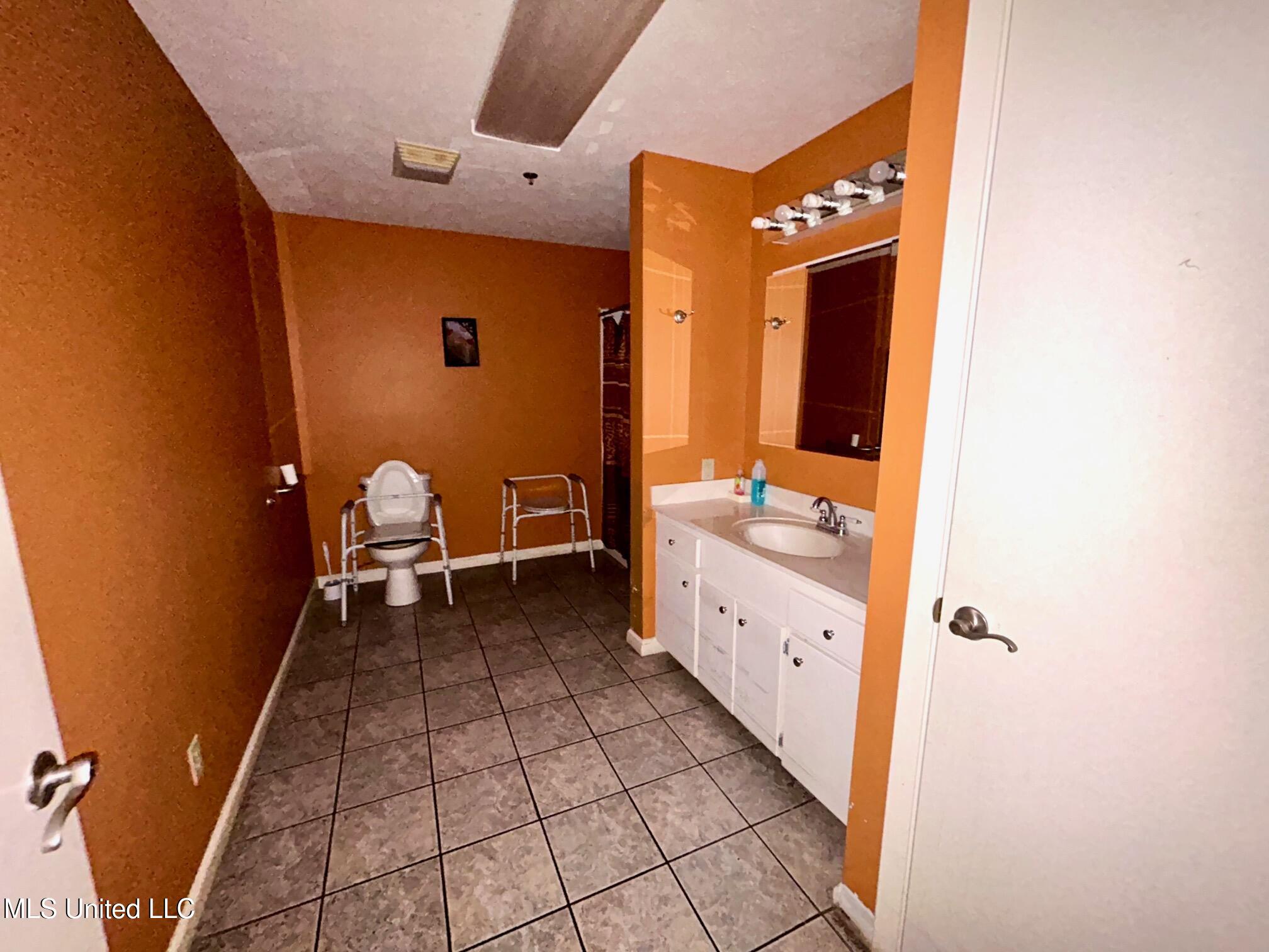 606 E Jackson Road Property Photo 19