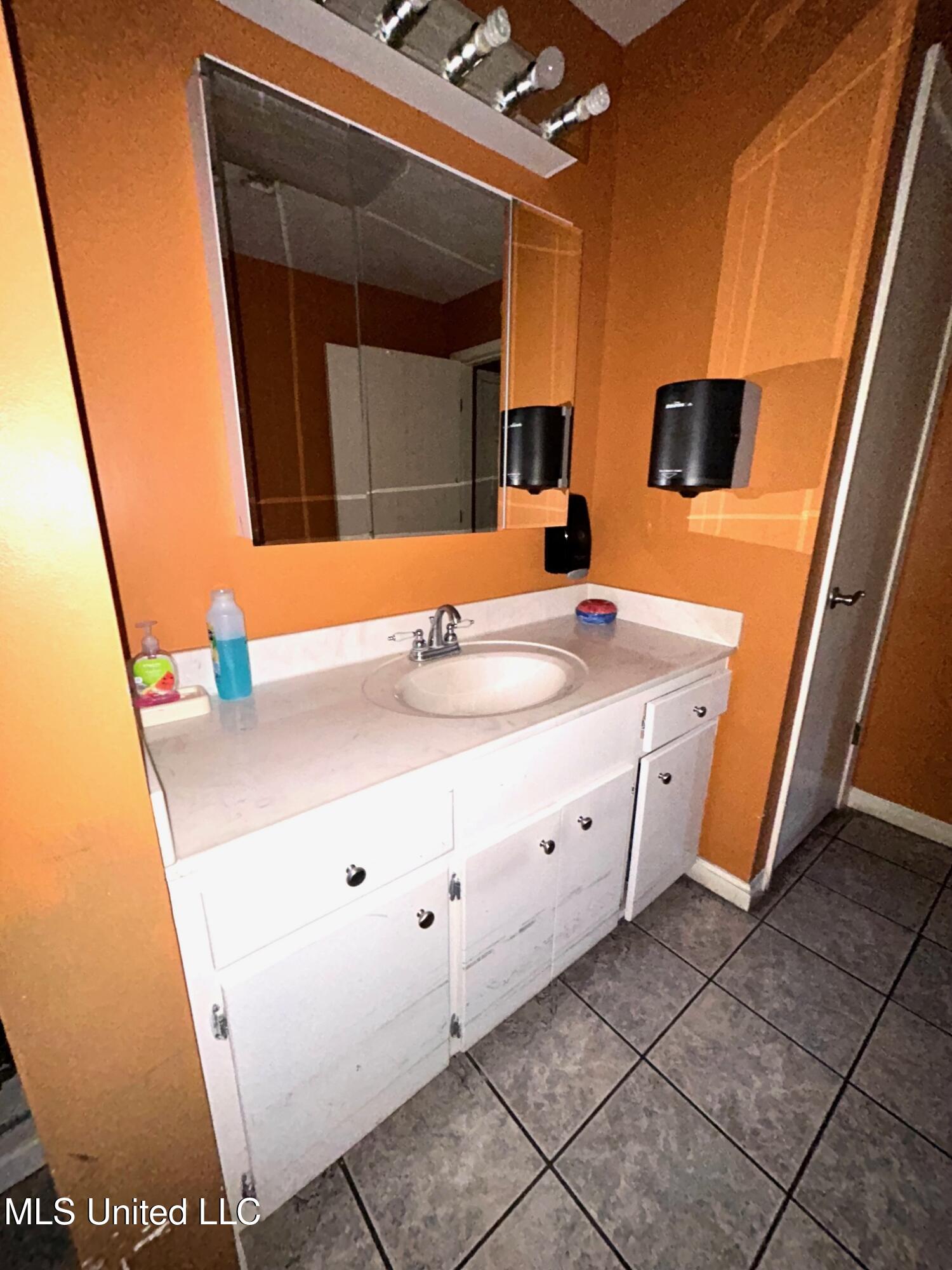 606 E Jackson Road Property Photo 20