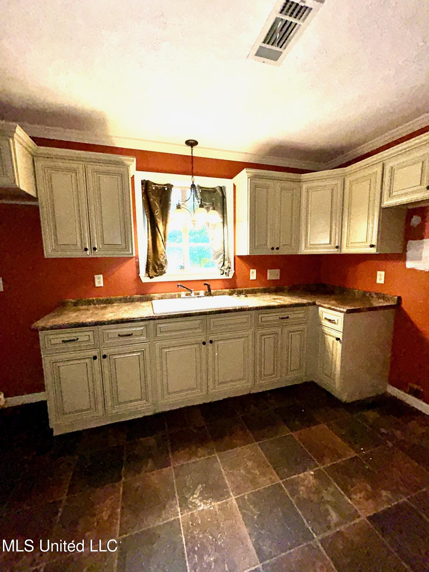 606 E Jackson Road Property Photo 33