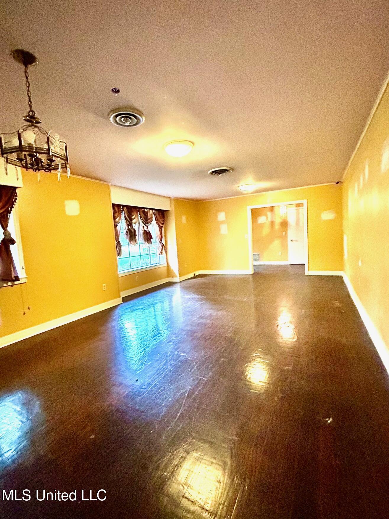 606 E Jackson Road Property Photo 36