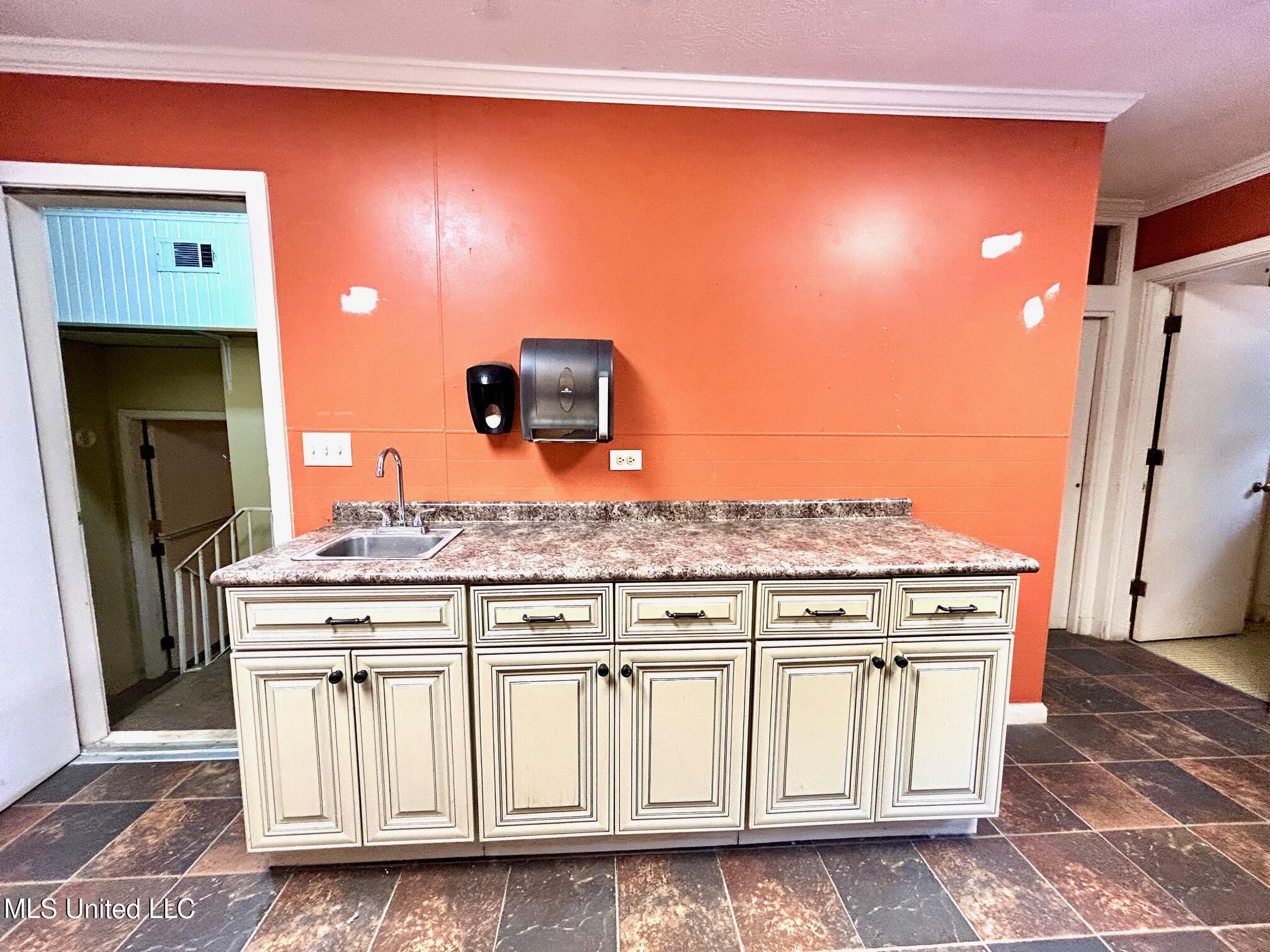 606 E Jackson Road Property Photo 40