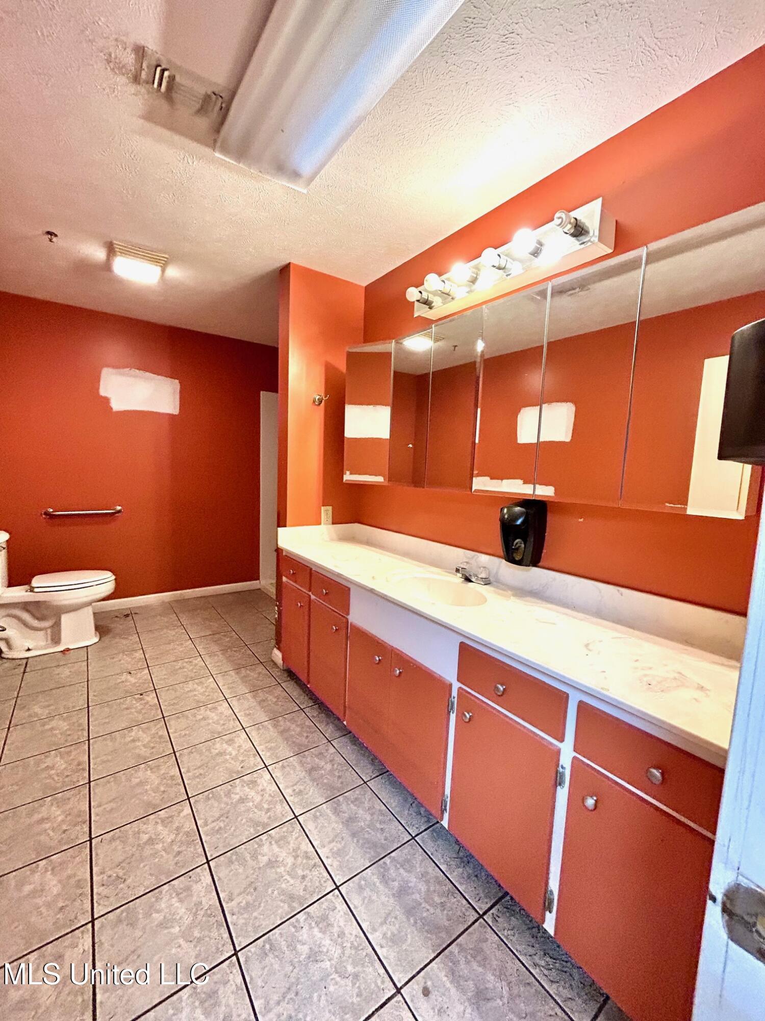 606 E Jackson Road Property Photo 42
