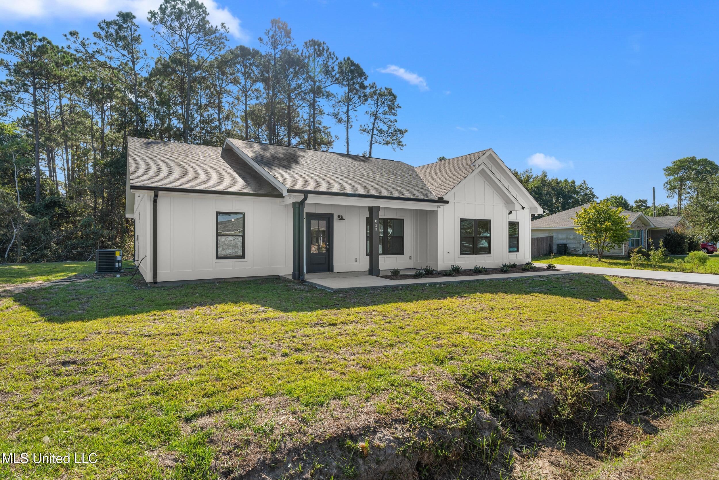 832 Combel Street Property Photo 2