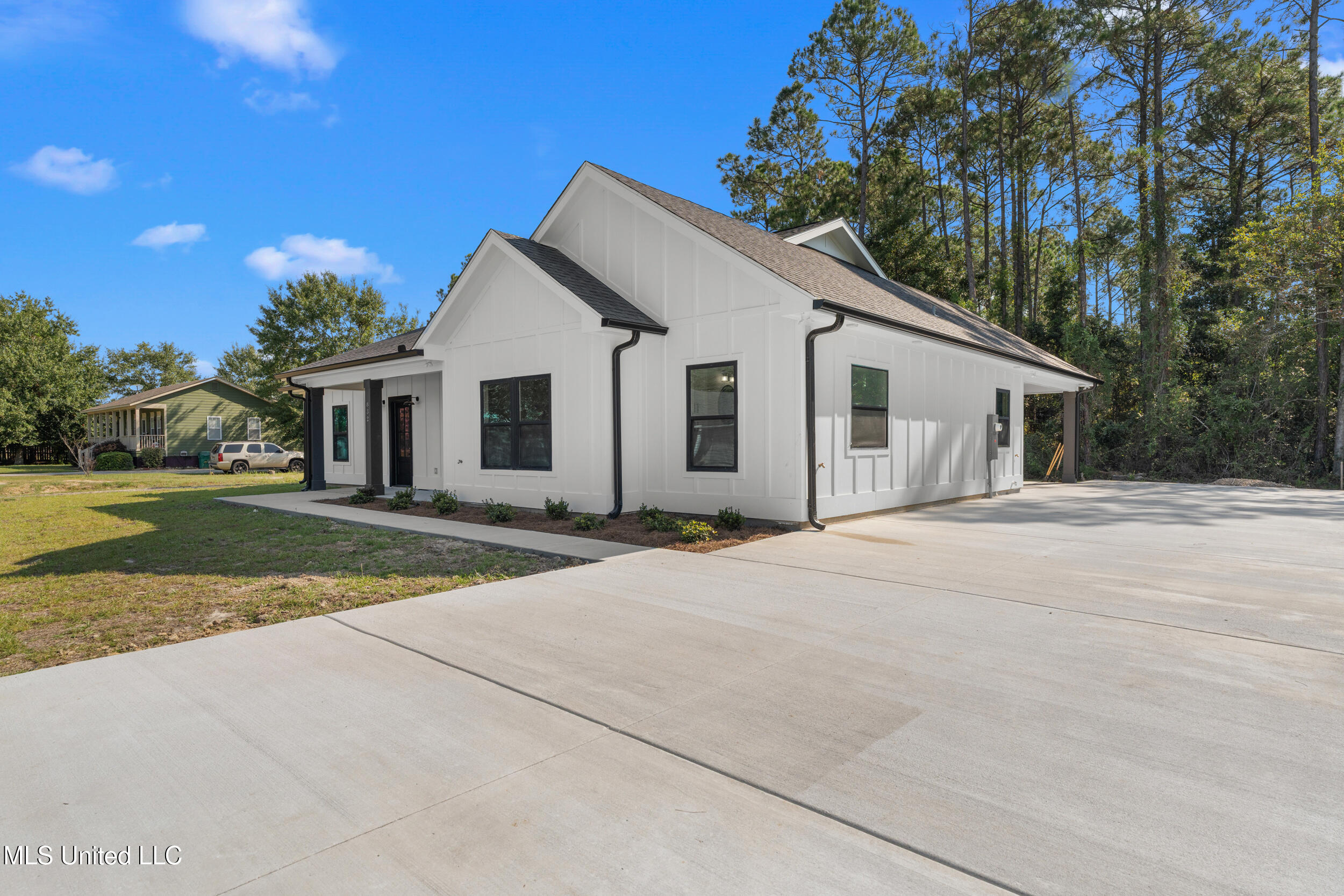 832 Combel Street Property Photo 4