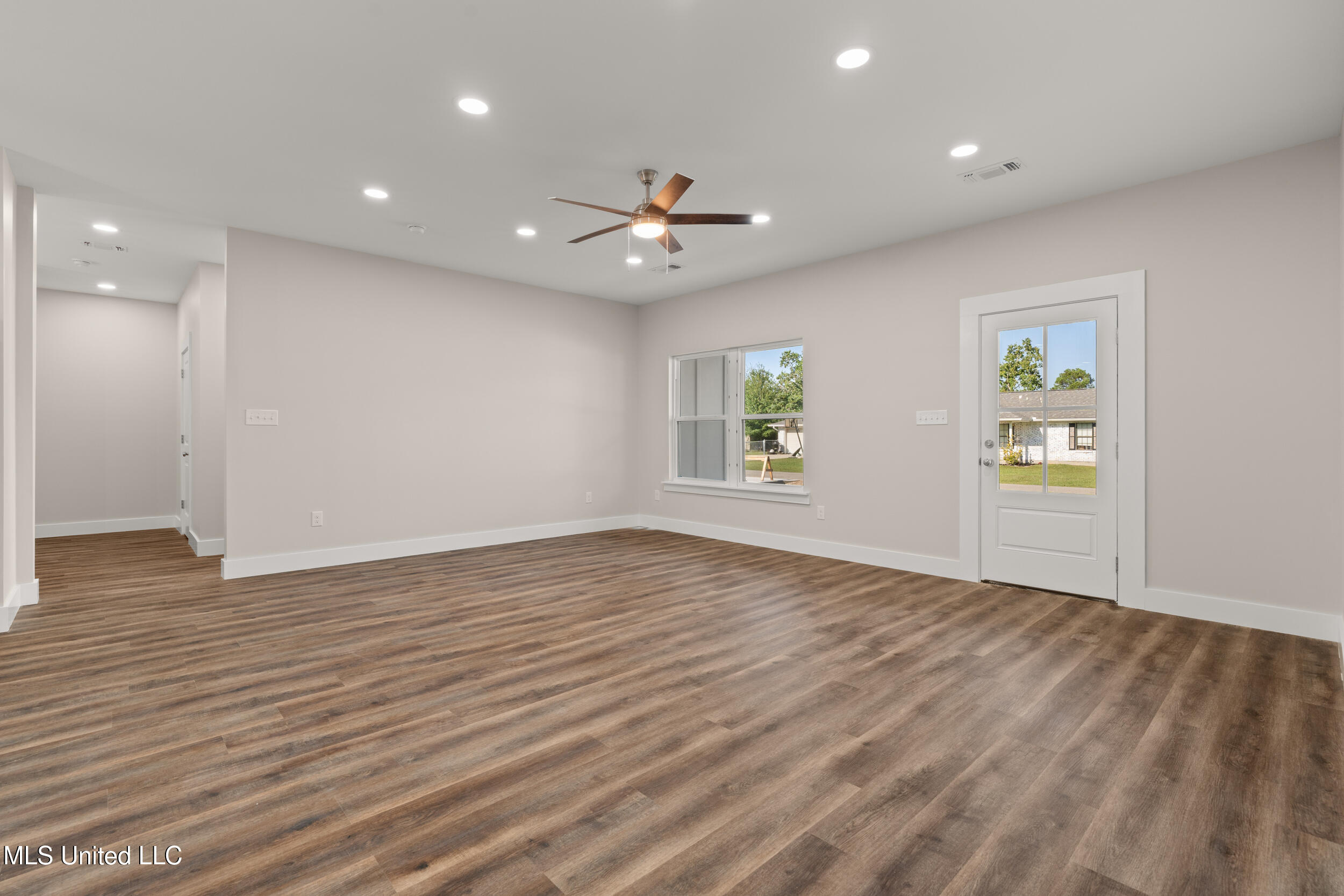 832 Combel Street Property Photo 7