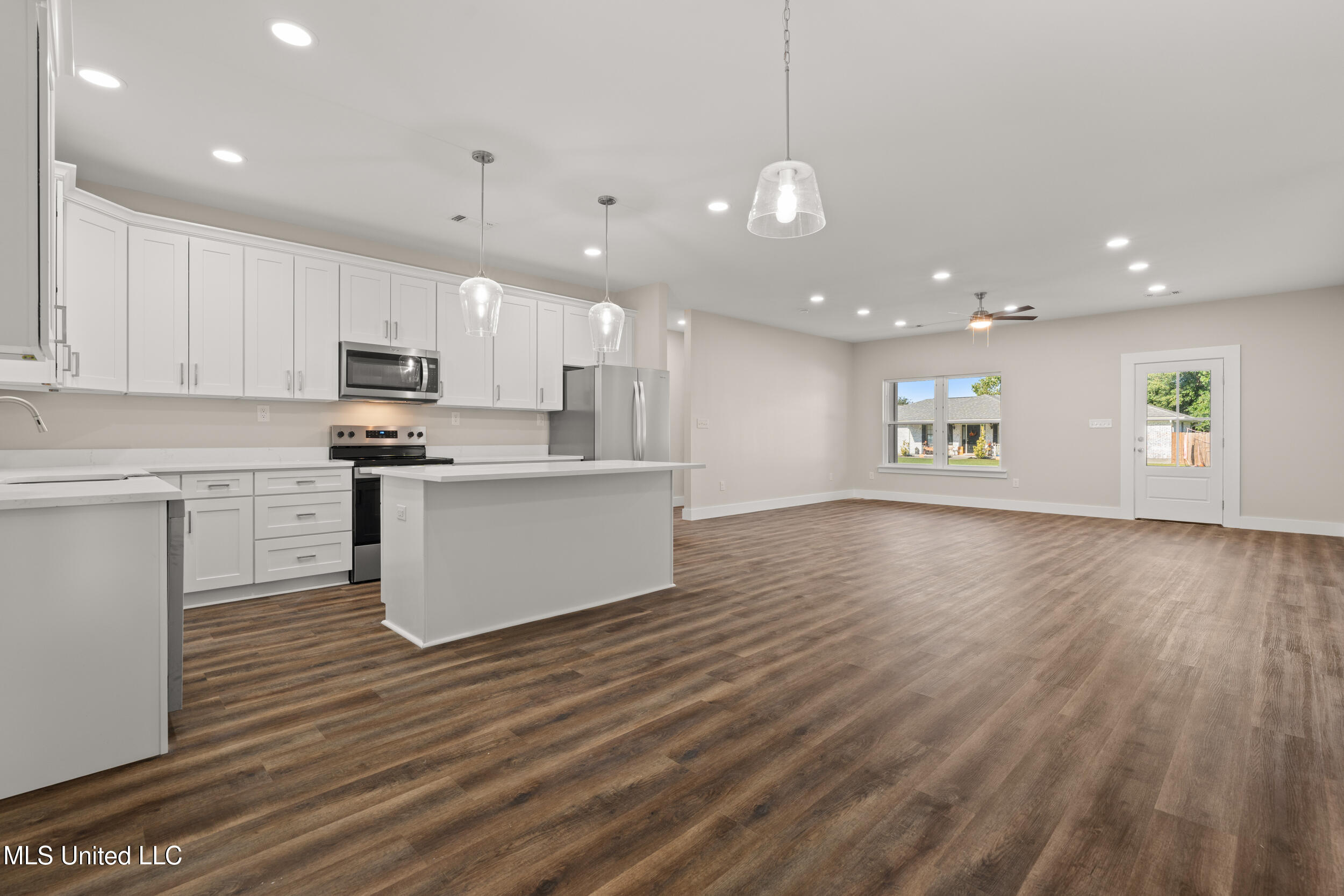 832 Combel Street Property Photo 9