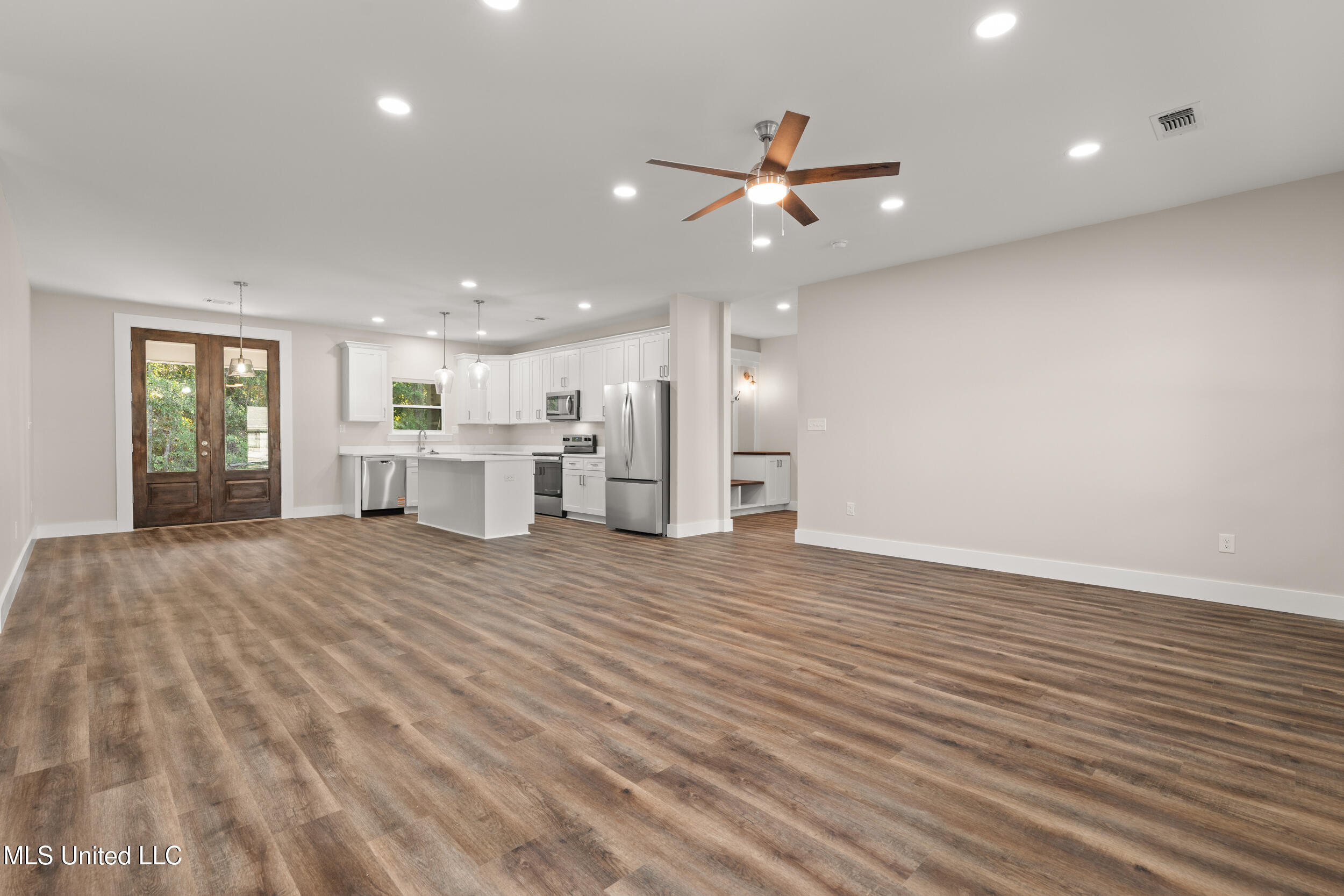 832 Combel Street Property Photo 10