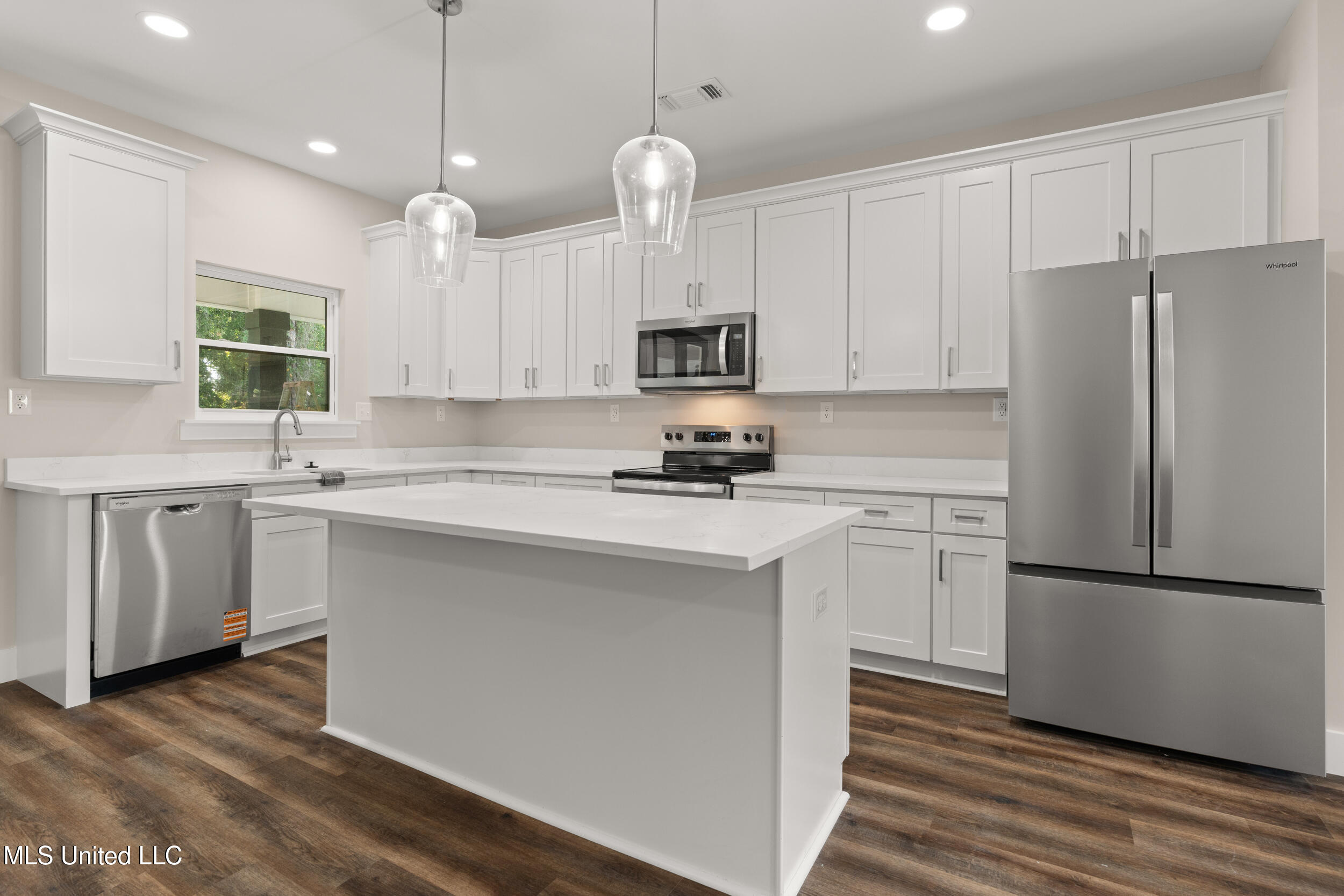 832 Combel Street Property Photo 12