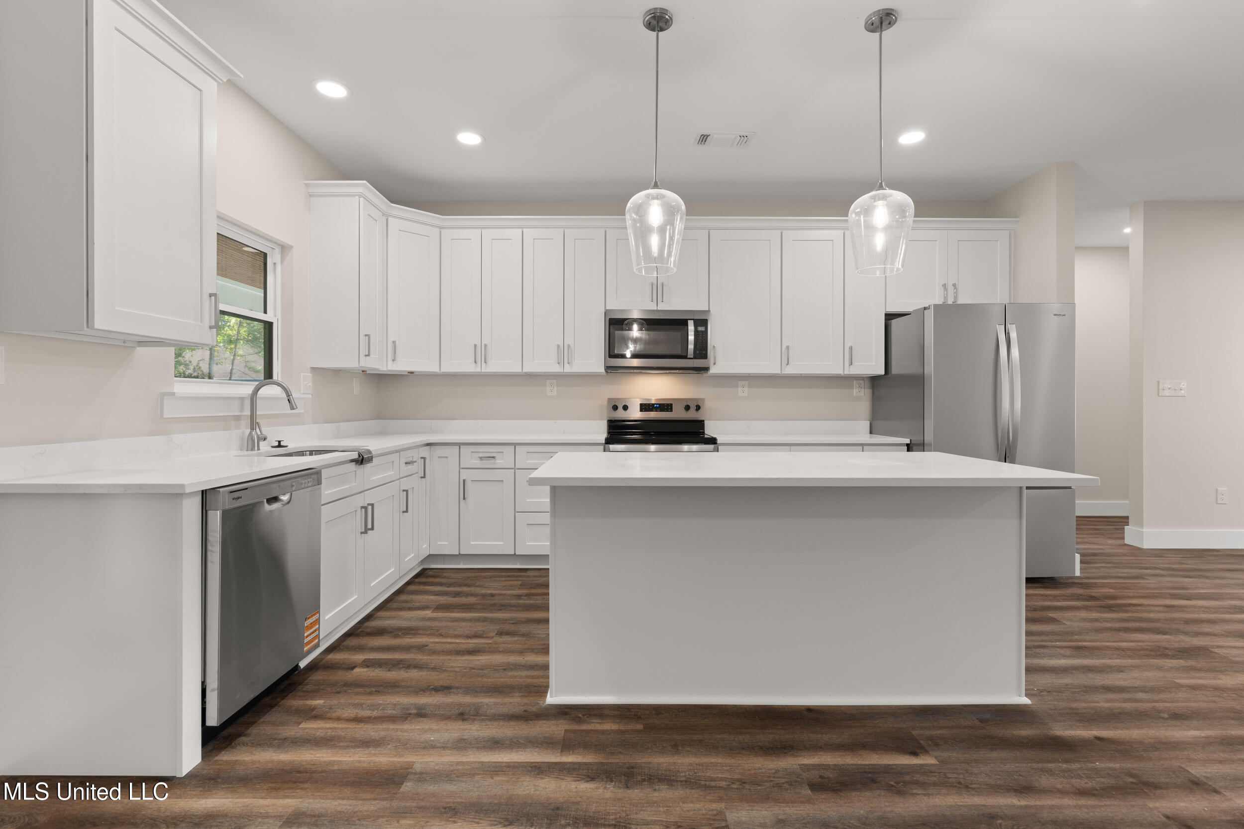 832 Combel Street Property Photo 13