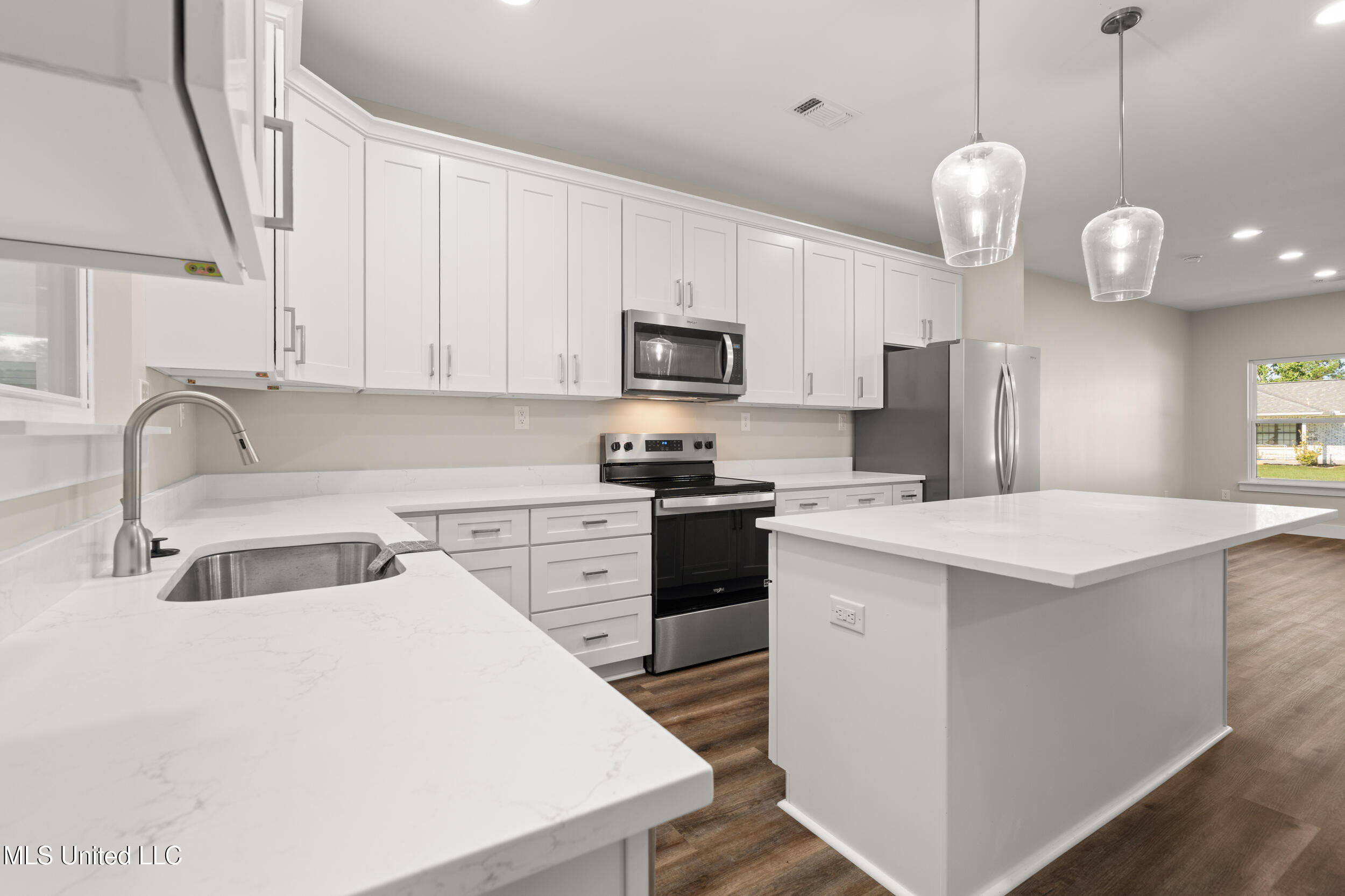 832 Combel Street Property Photo 14