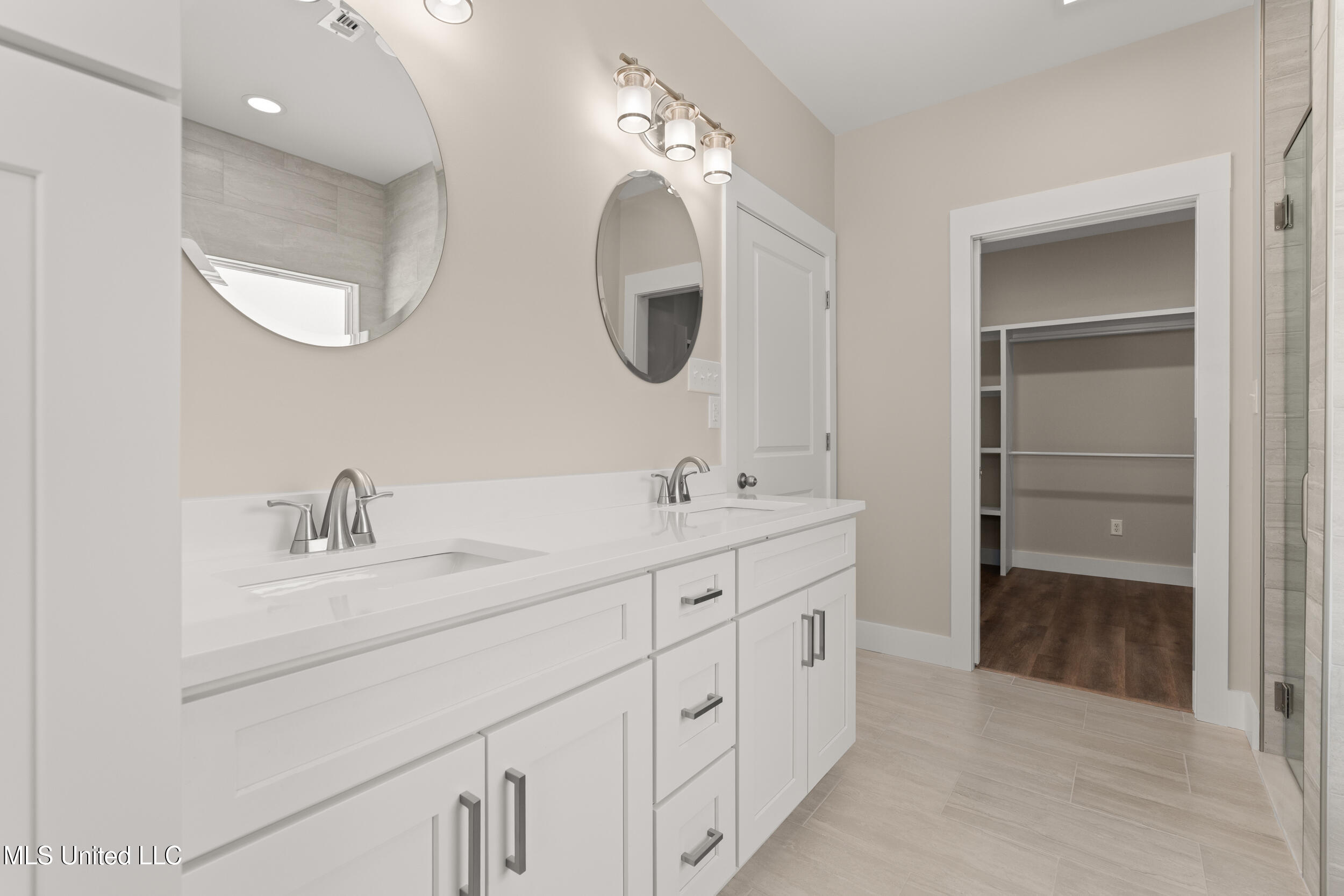 832 Combel Street Property Photo 28