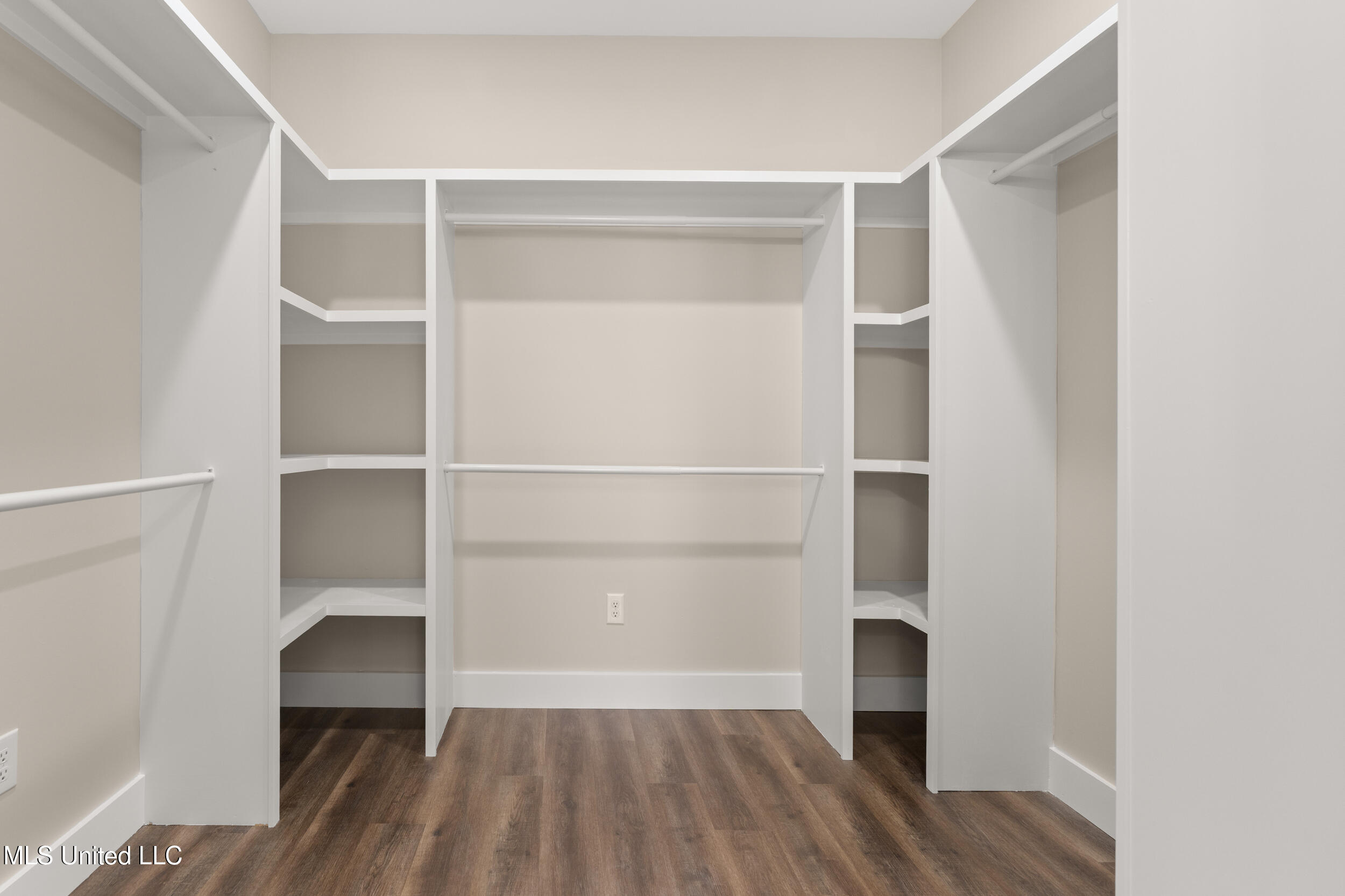 832 Combel Street Property Photo 29