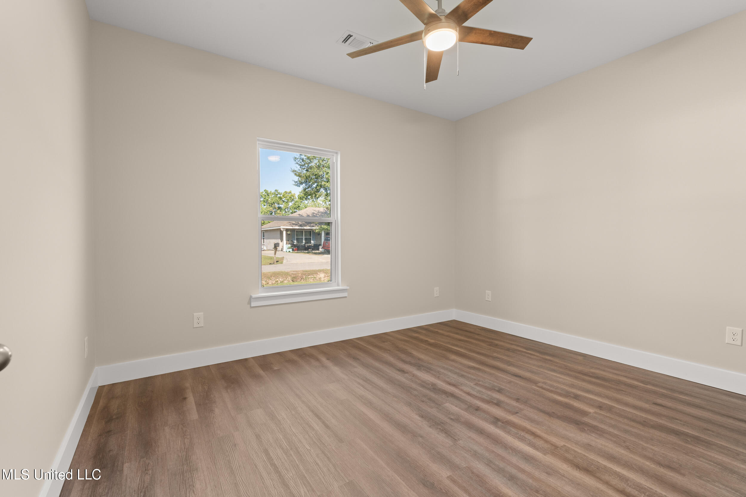 832 Combel Street Property Photo 30