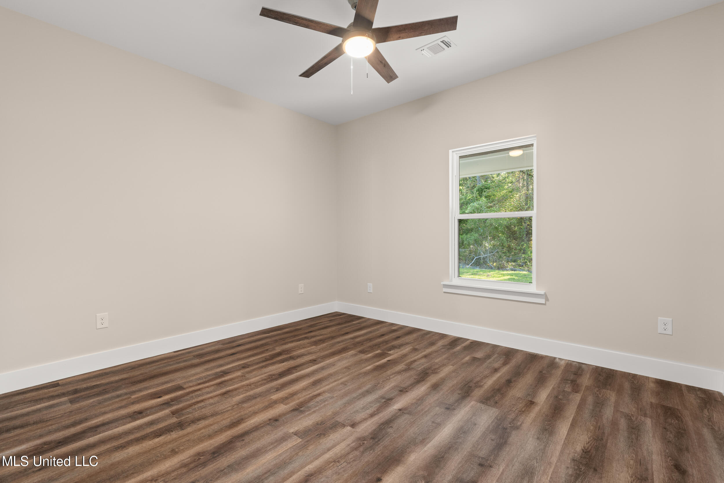 832 Combel Street Property Photo 33