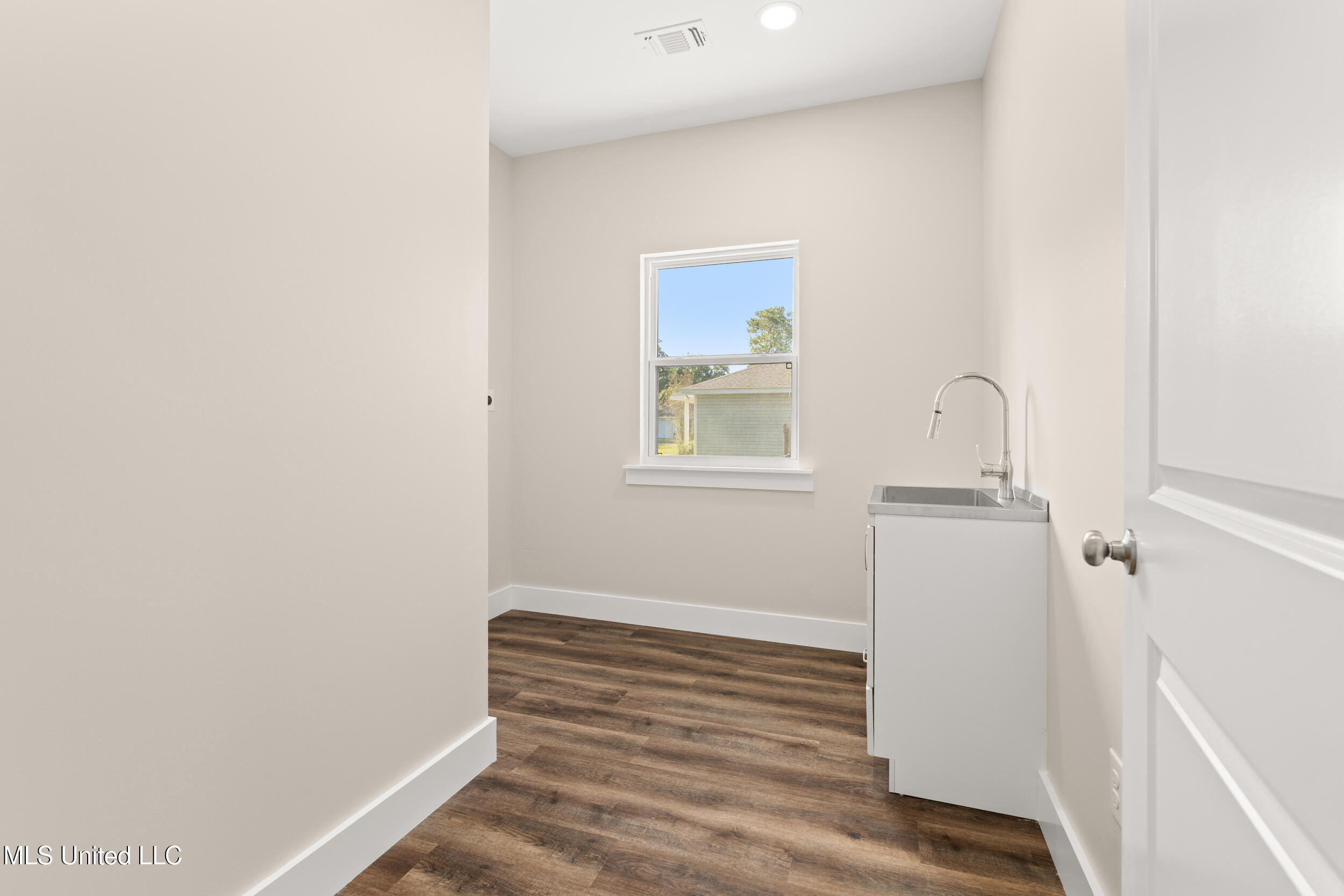 832 Combel Street Property Photo 38