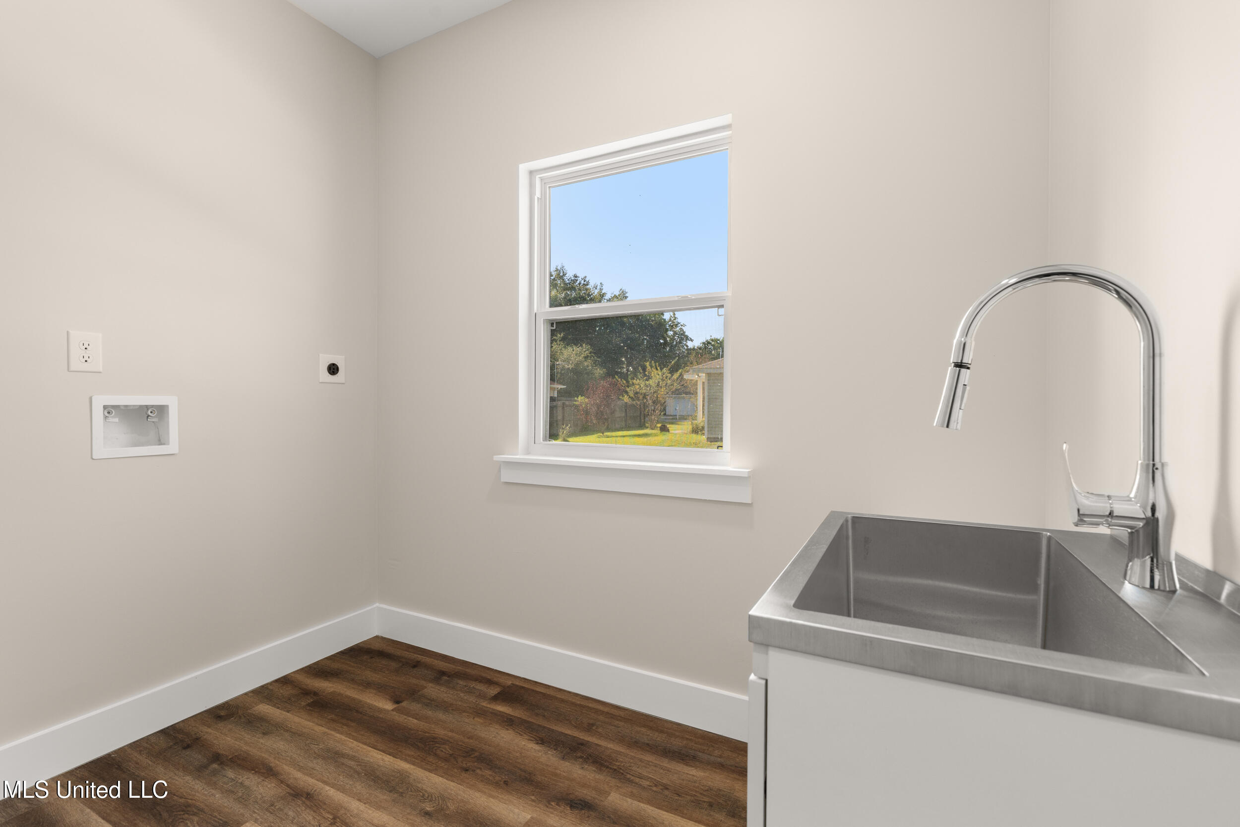 832 Combel Street Property Photo 39