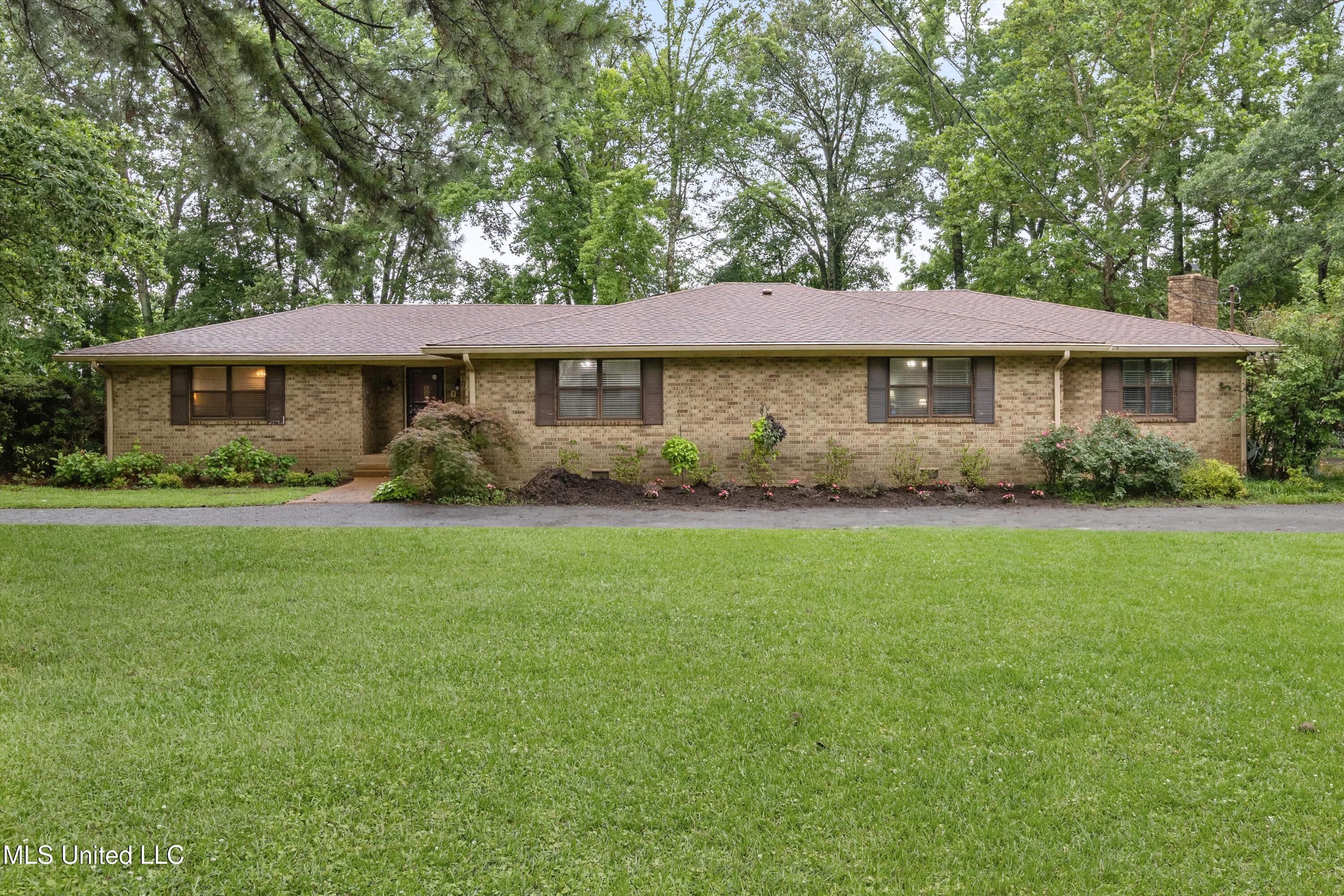 1025 Jo Ann Drive Property Photo 1