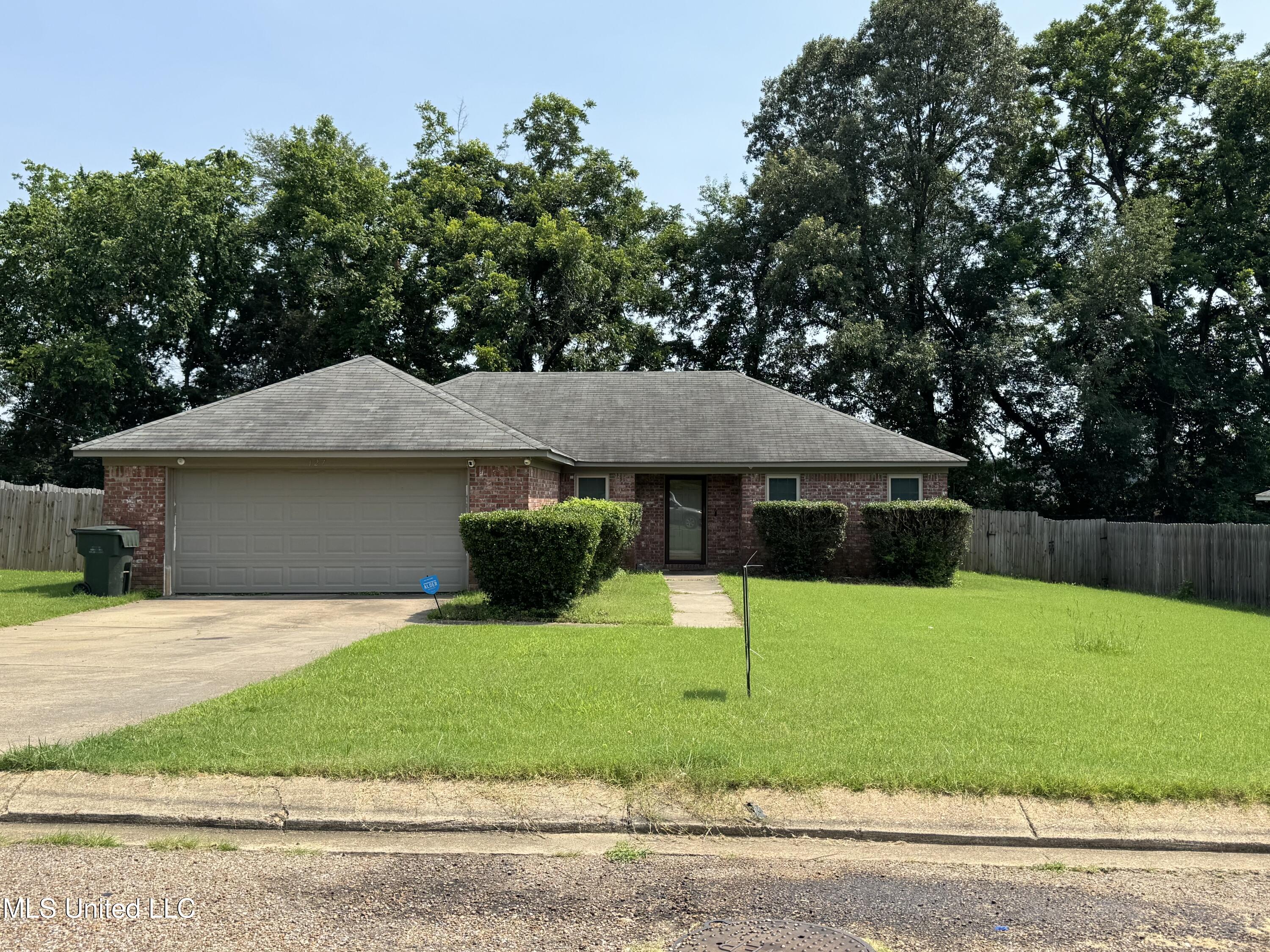 127 Nichols Boulevard Property Photo 1