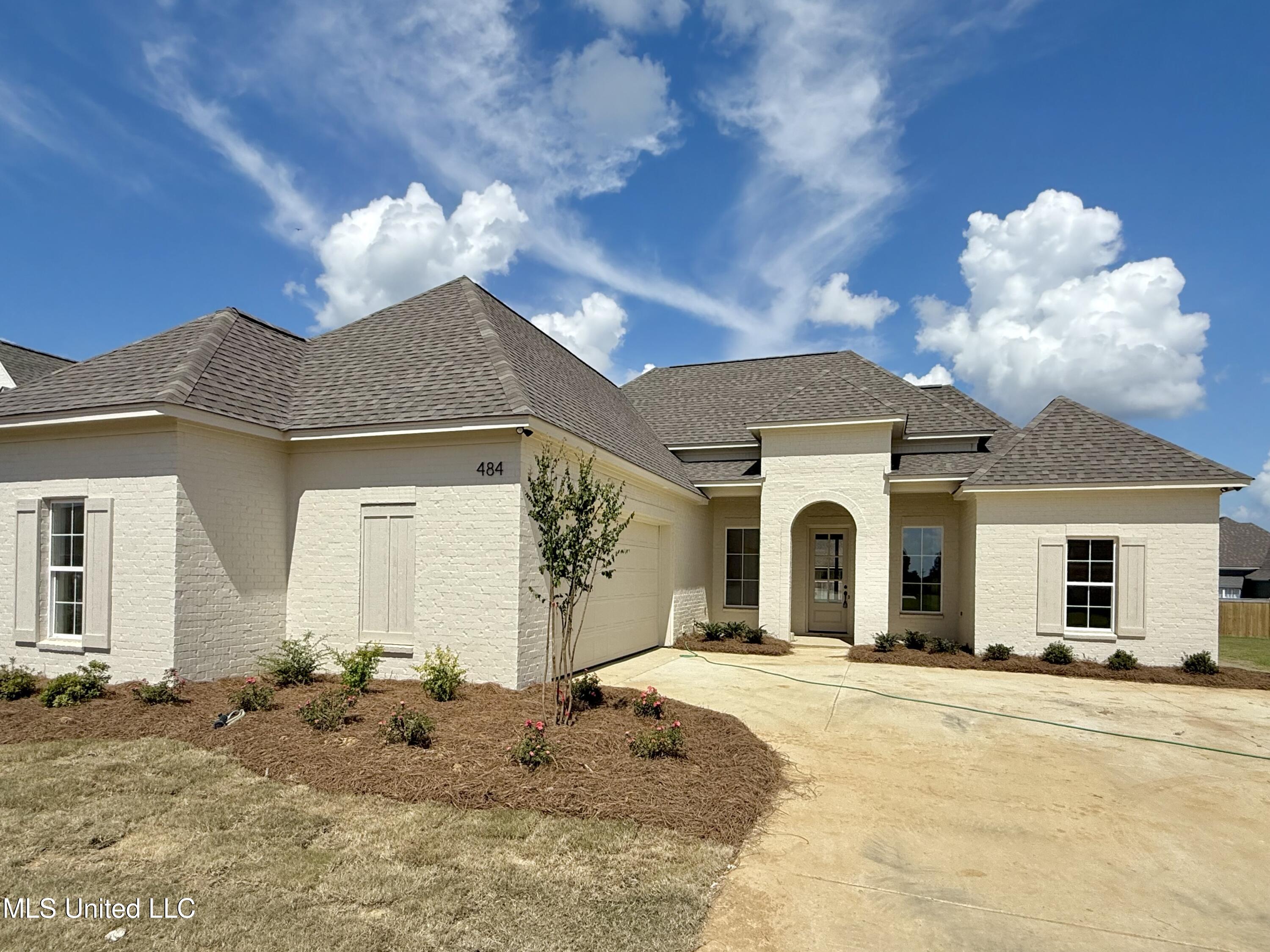 484 Aurora Circle Property Photo 1