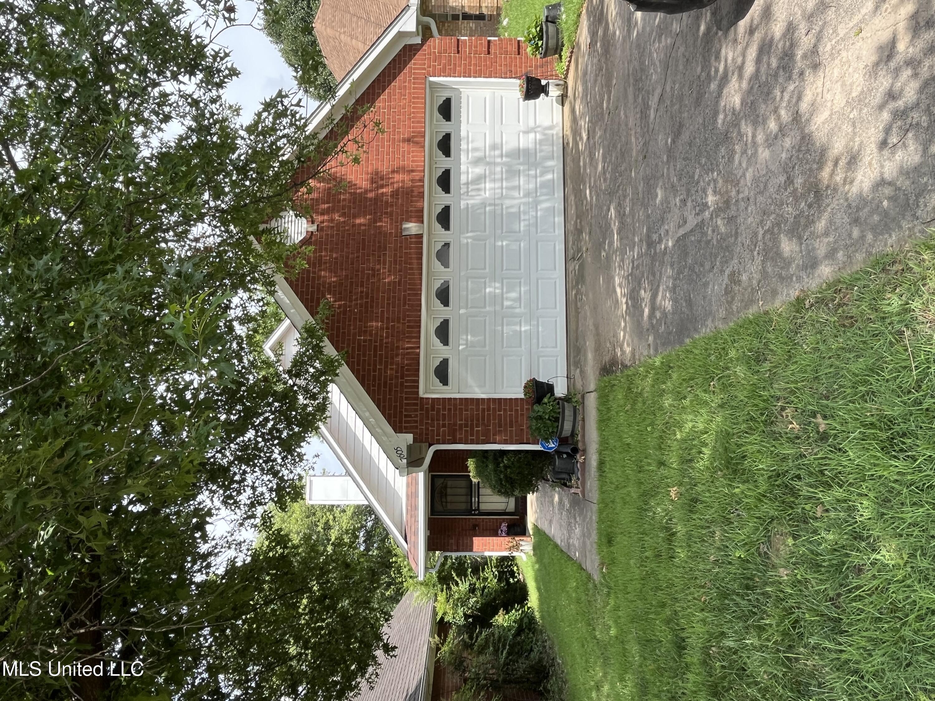 7605 Davis Parkway Property Photo 1