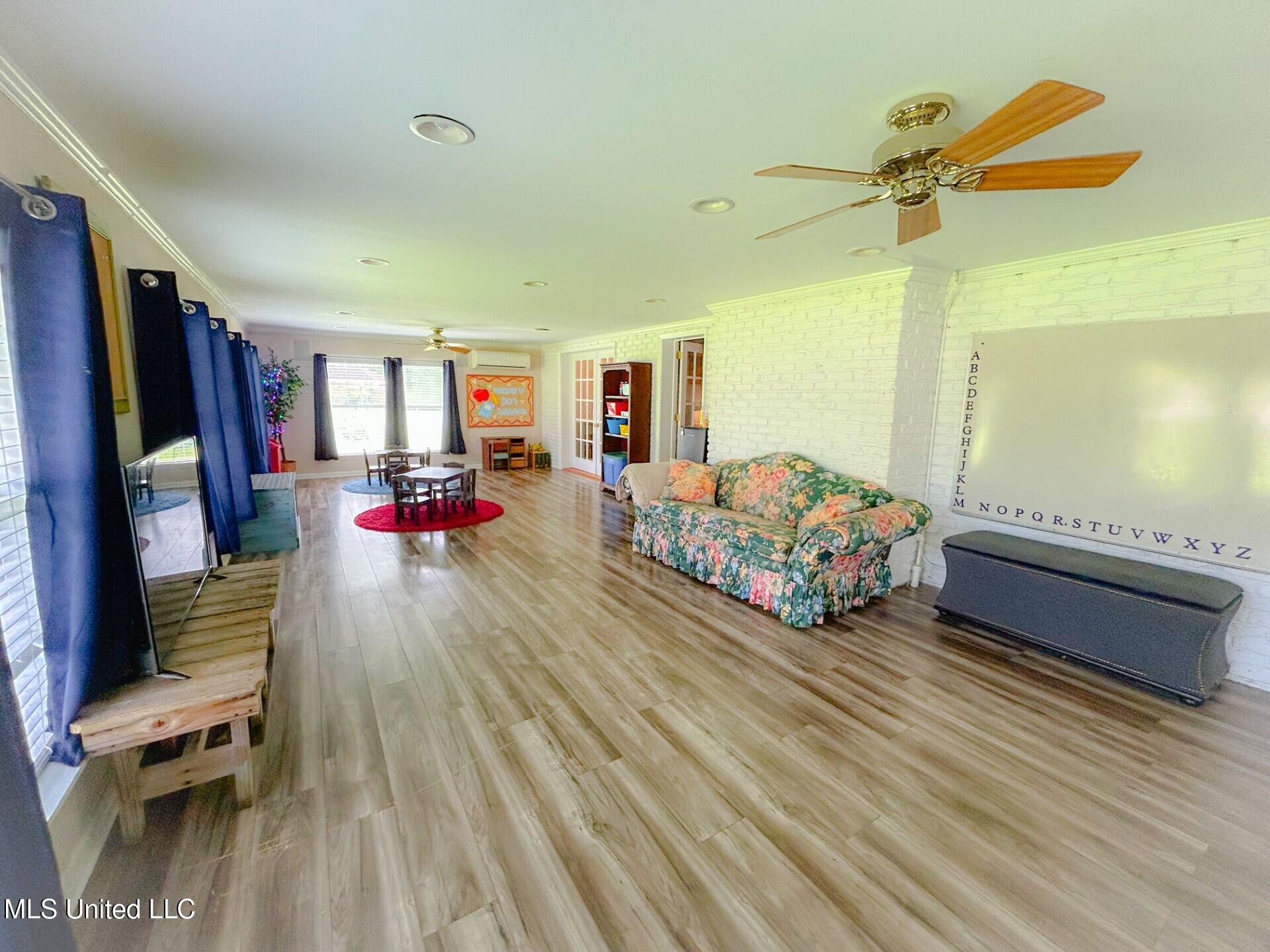 209 Margaret Avenue Property Photo 32