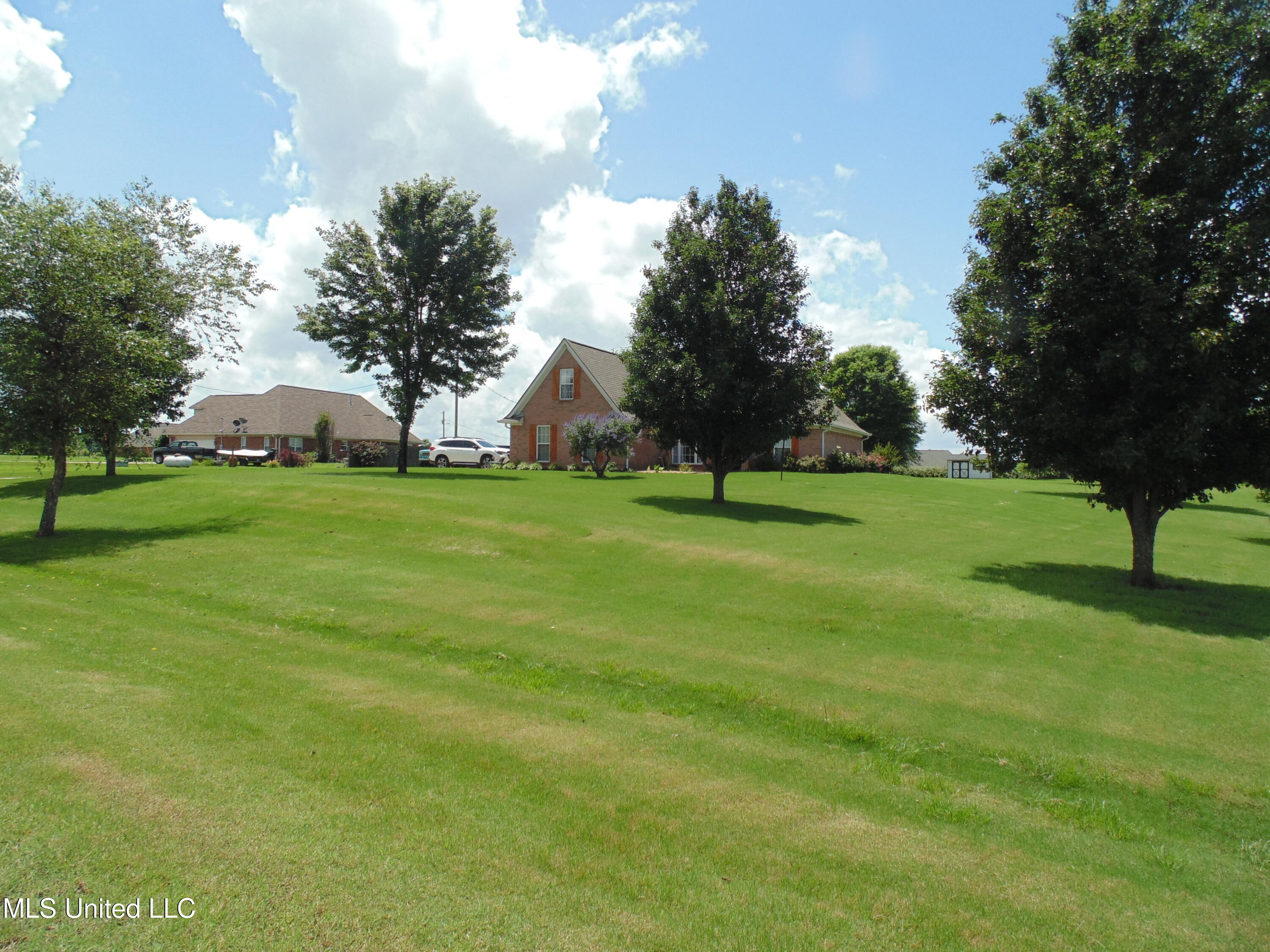 70 Tree Line Drive Property Photo 1