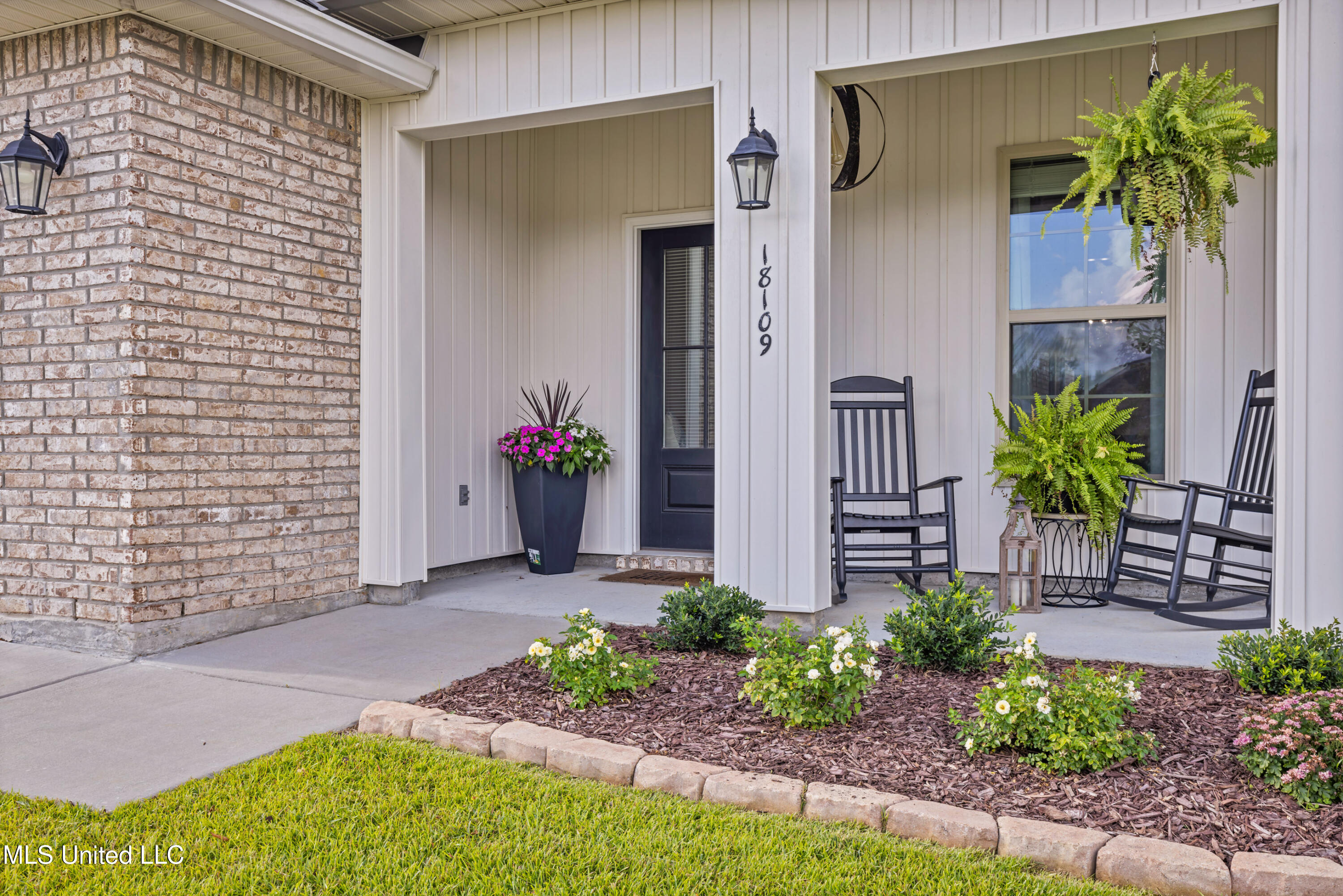 18109 Evergreen Drive Property Photo 1