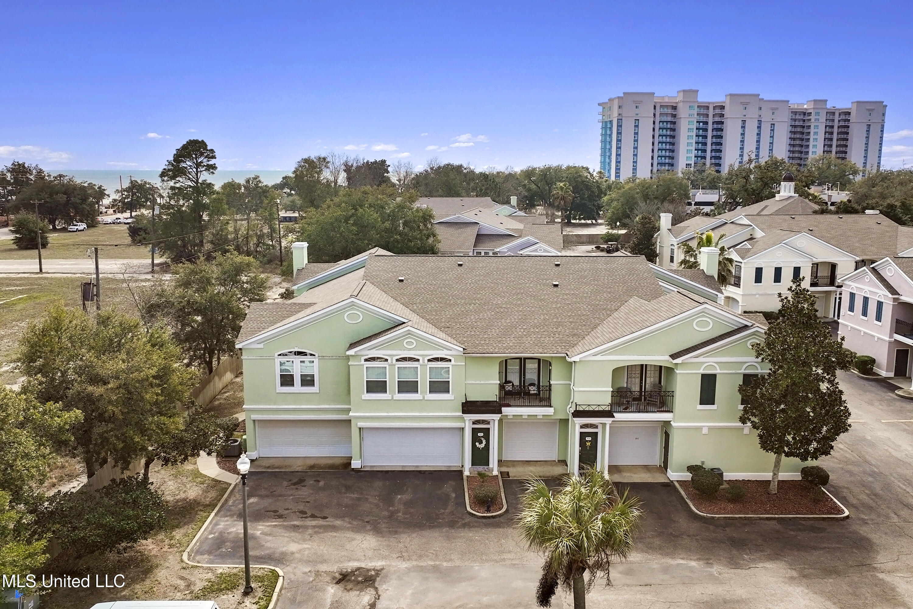 2252 Beach Drive Property Photo 1