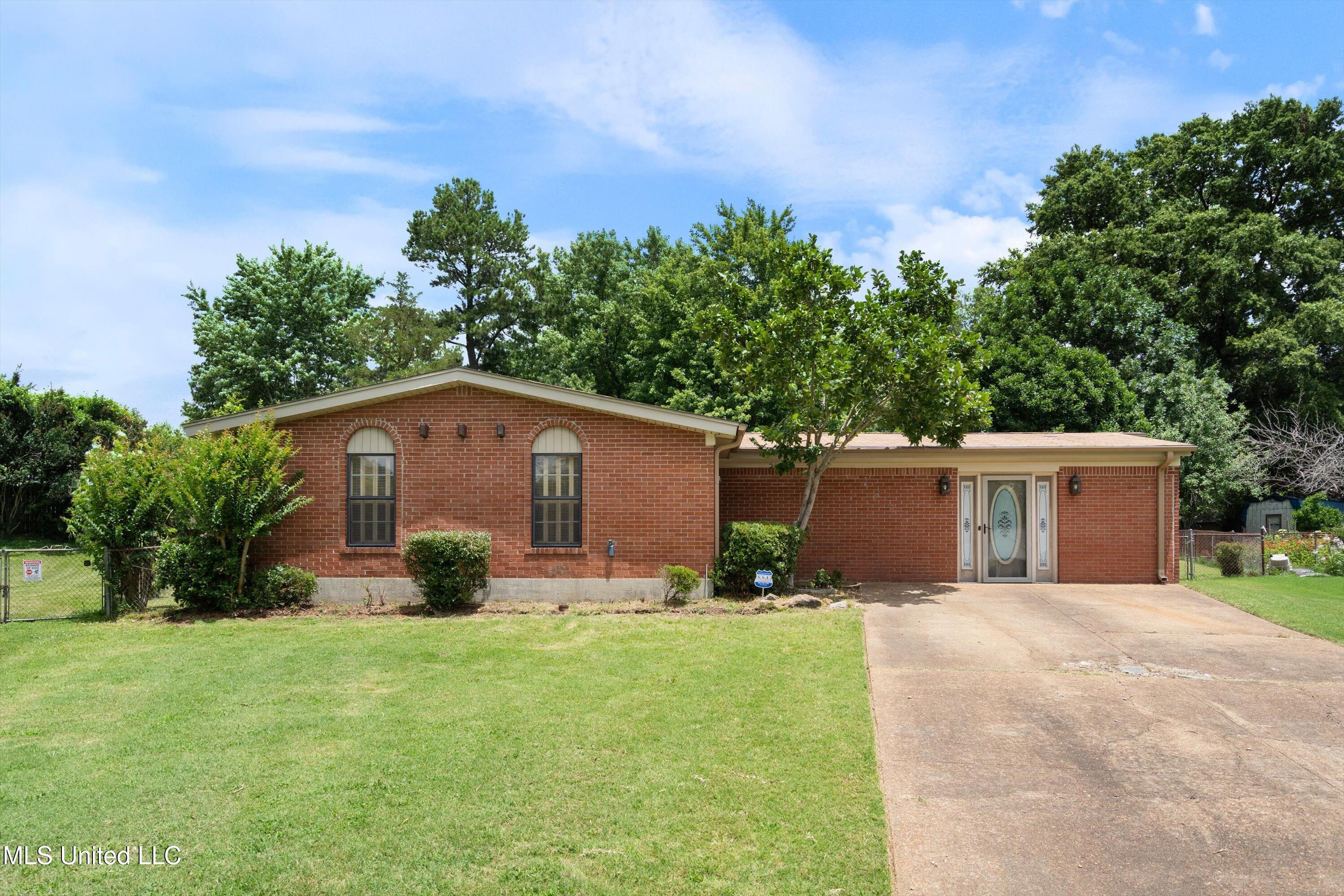 1856 Amhurst Cove Property Photo 1