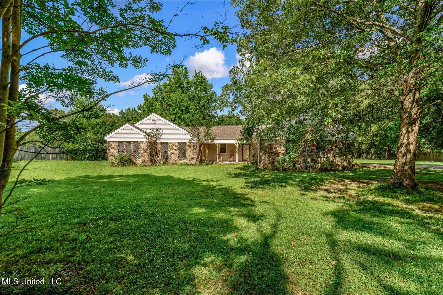 4210 Red Oaks Drive Property Photo 2