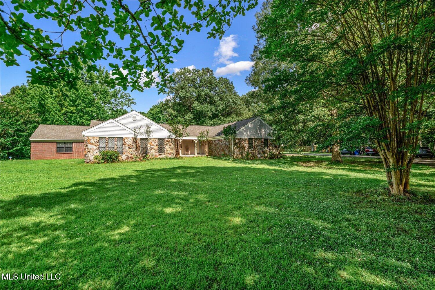 4210 Red Oaks Drive Property Photo 3