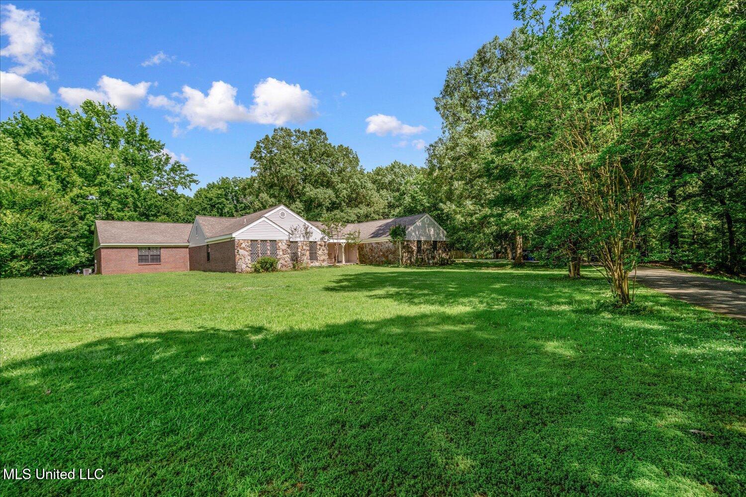 4210 Red Oaks Drive Property Photo 4