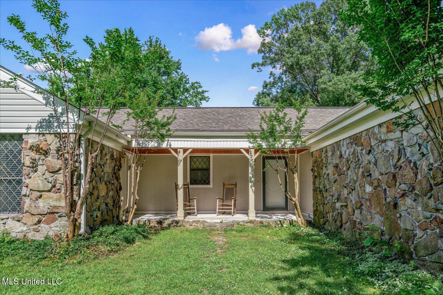 4210 Red Oaks Drive Property Photo 5