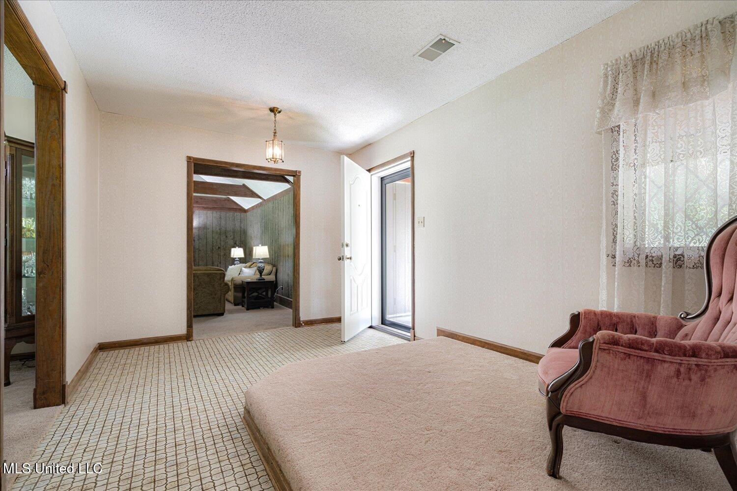 4210 Red Oaks Drive Property Photo 6