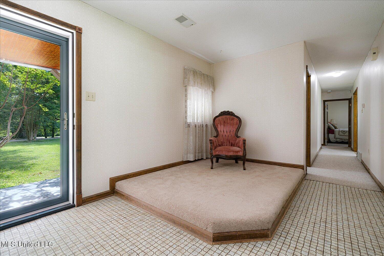 4210 Red Oaks Drive Property Photo 7