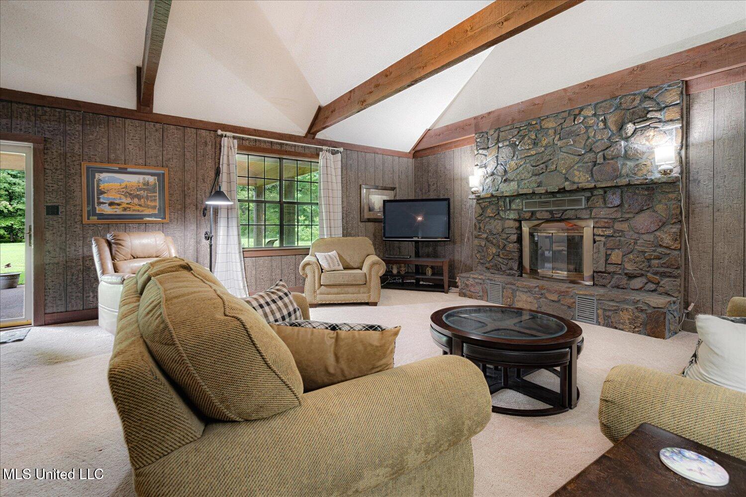 4210 Red Oaks Drive Property Photo 8