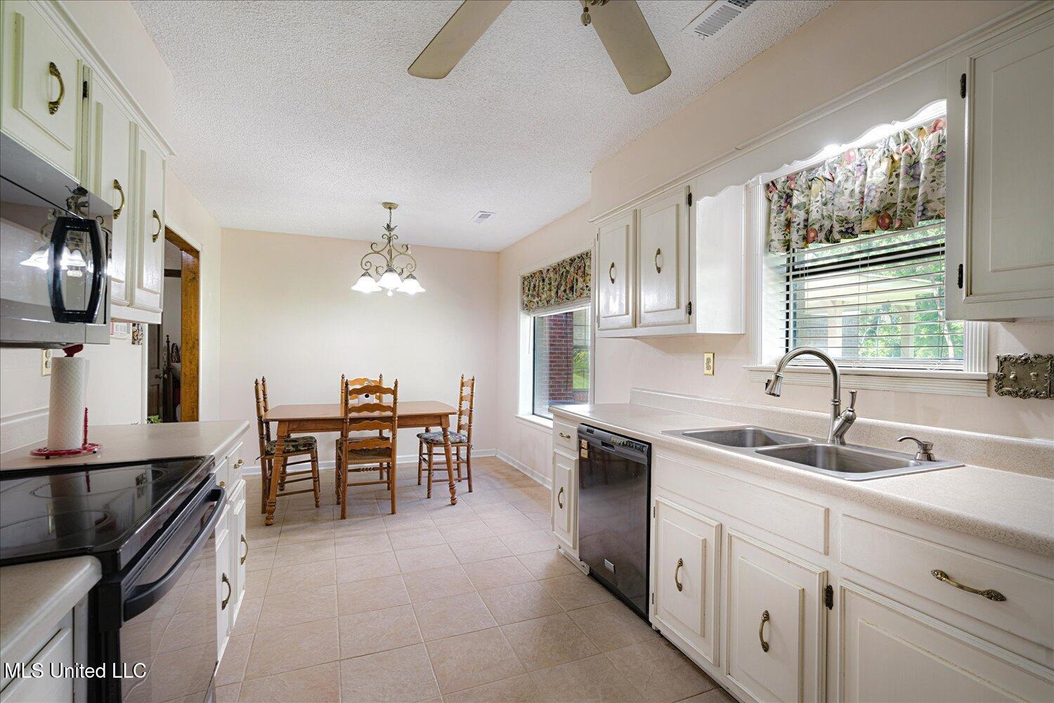 4210 Red Oaks Drive Property Photo 13