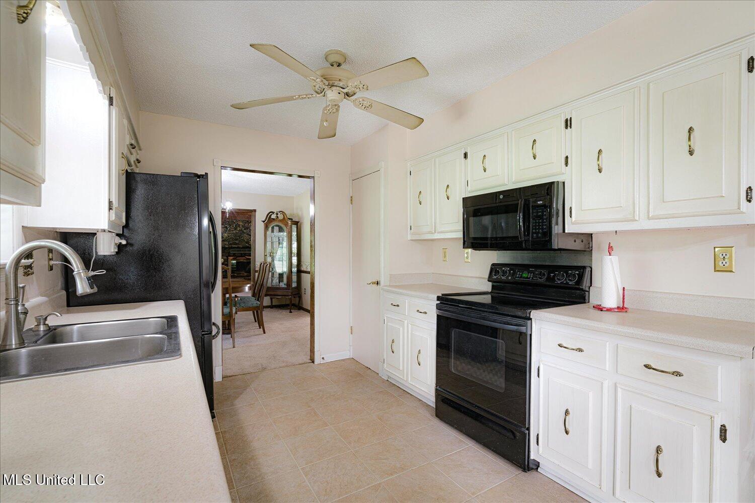 4210 Red Oaks Drive Property Photo 14