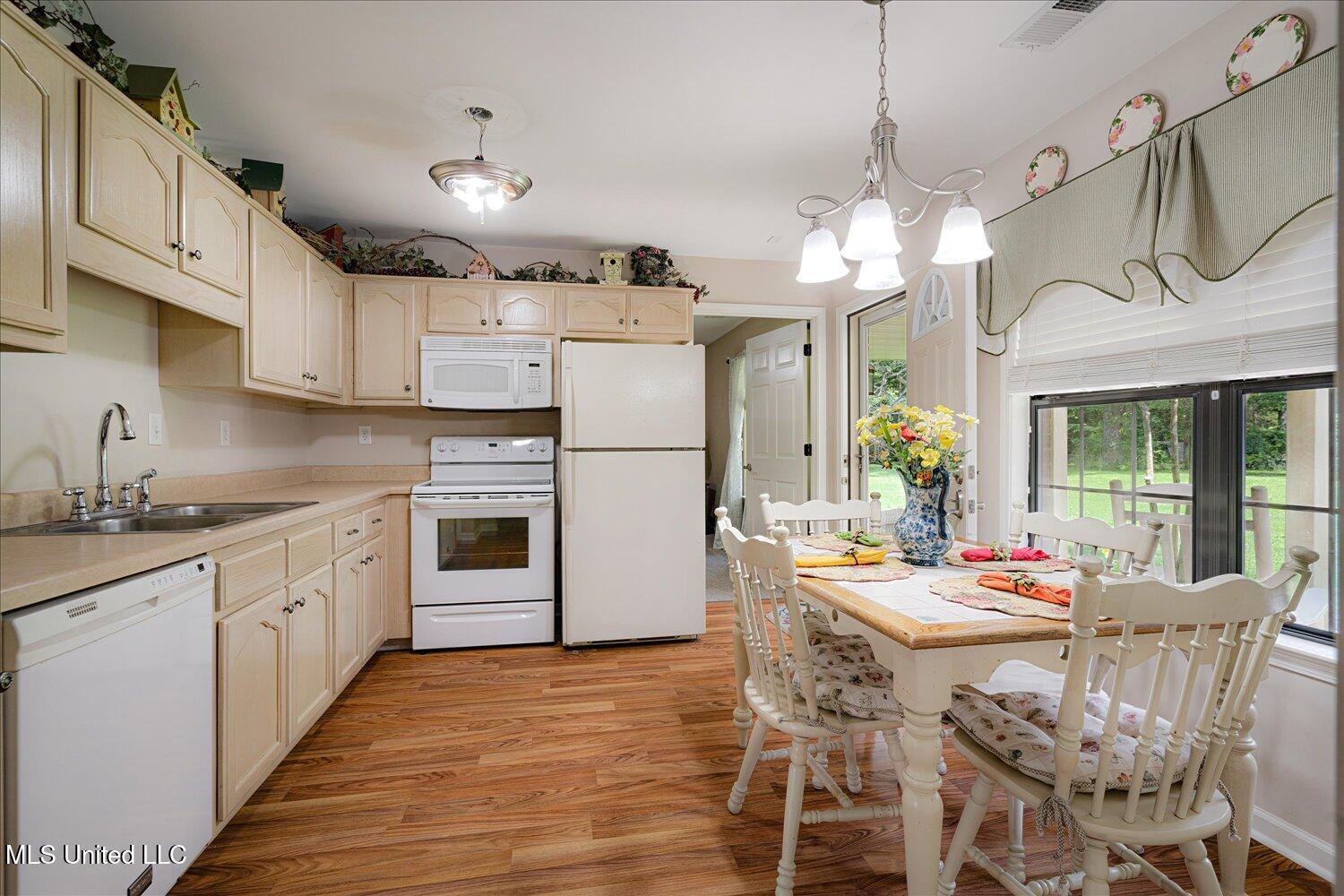 4210 Red Oaks Drive Property Photo 17