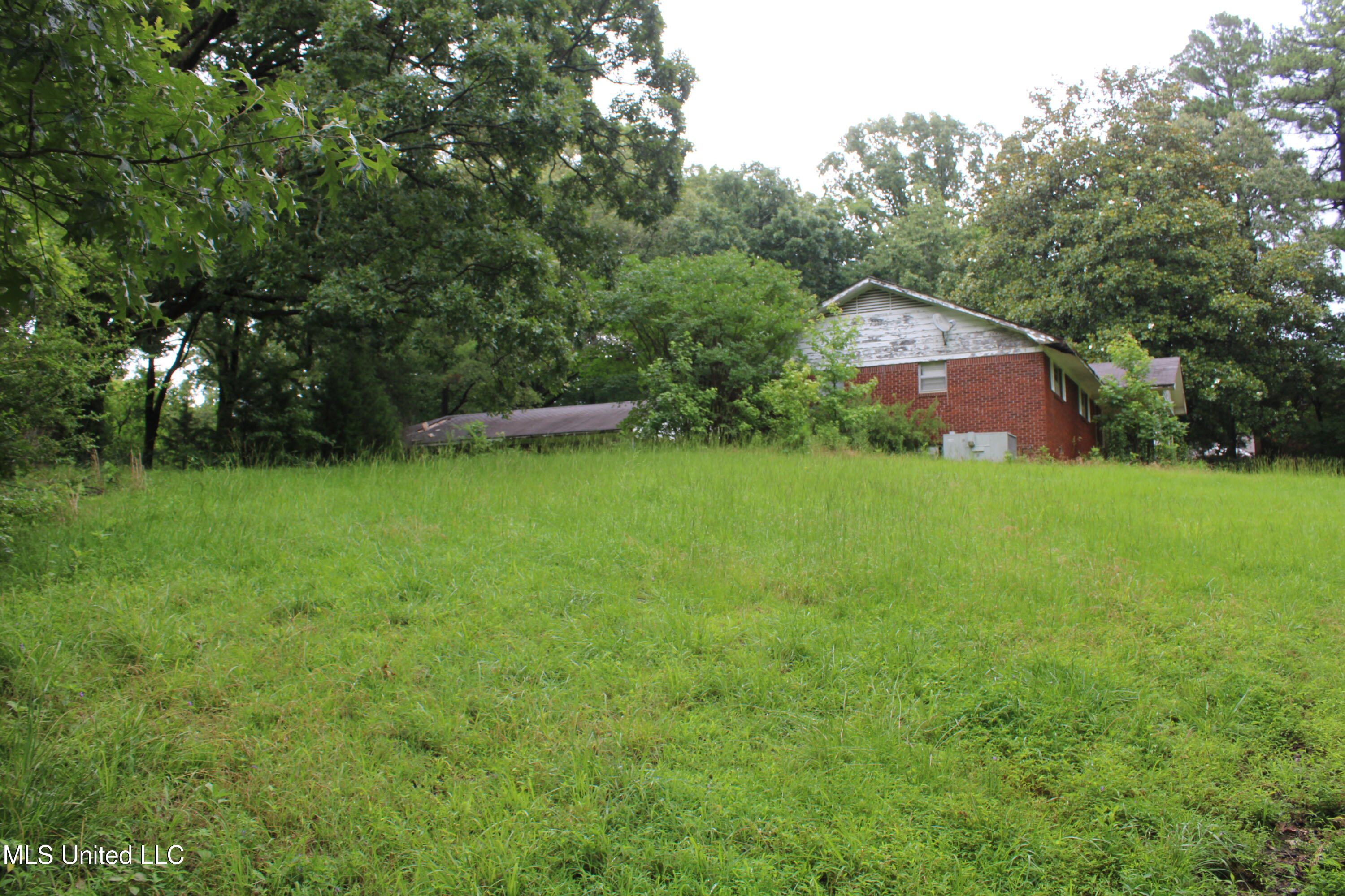 8484 Goodman Road Property Photo 15