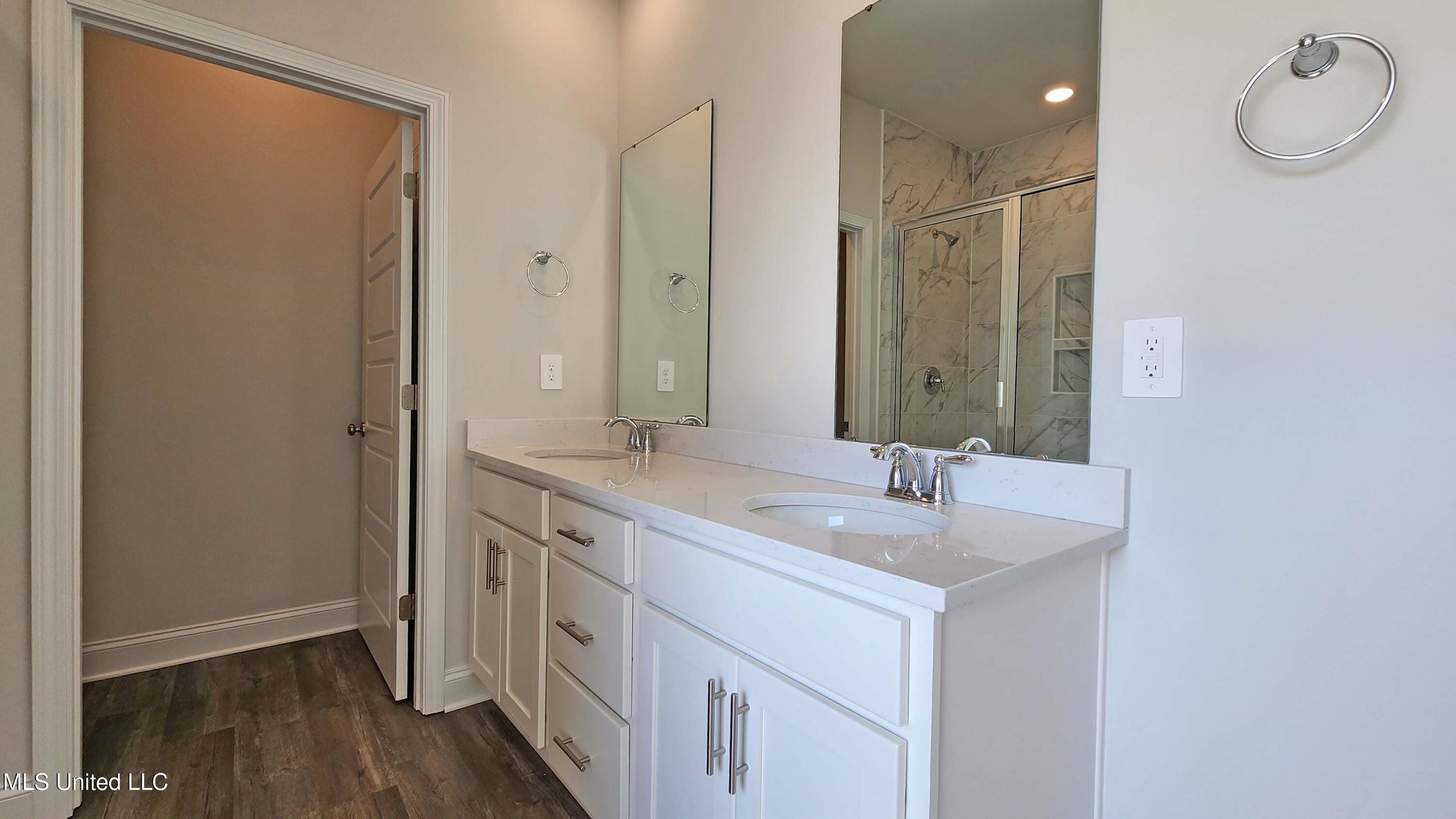 16047 Blue Ridge Drive Property Photo 16