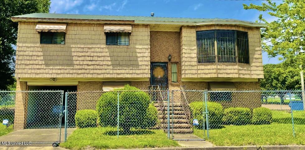 1335 Chestnut Street Property Photo 1