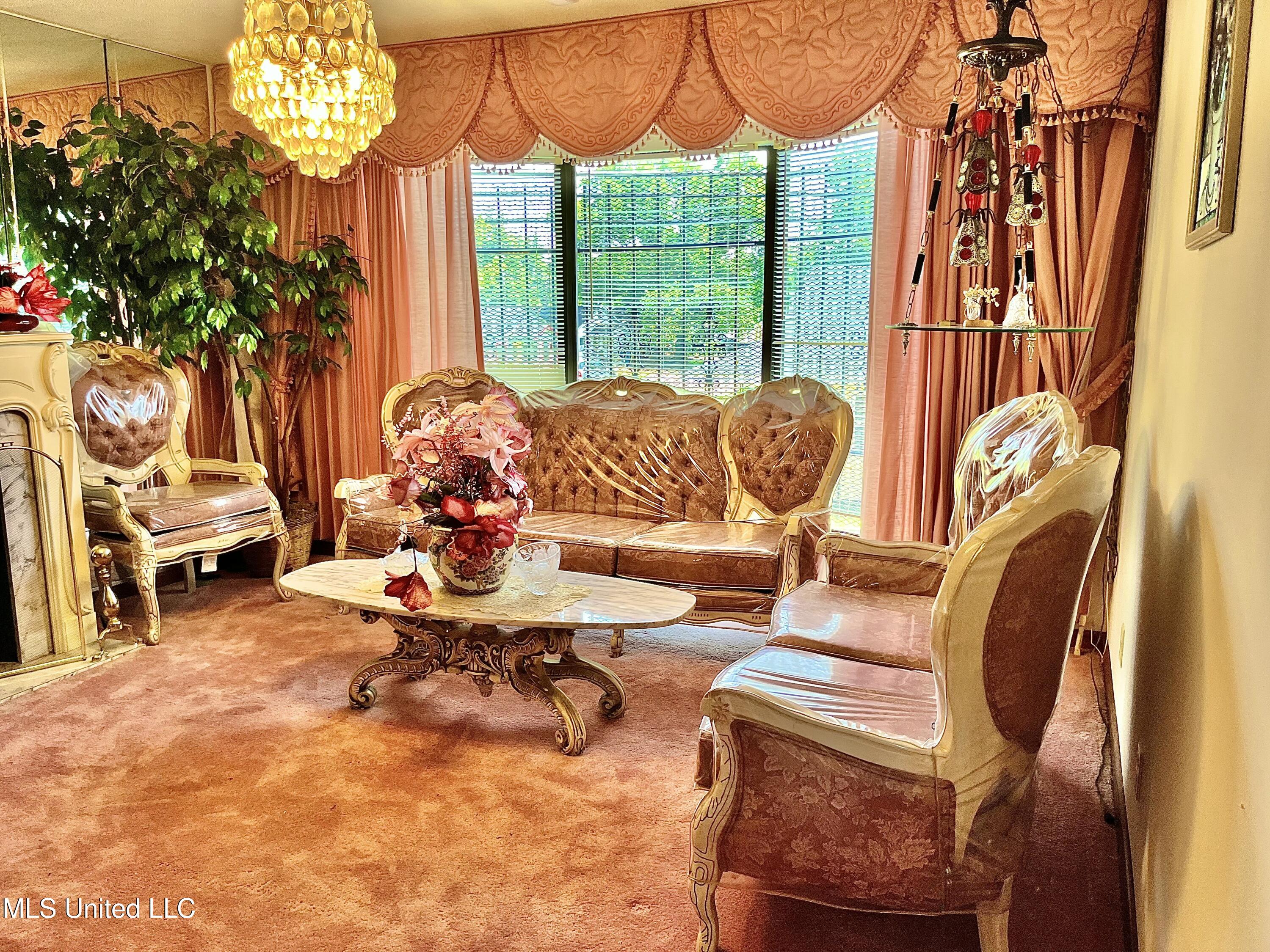 1335 Chestnut Street Property Photo 4